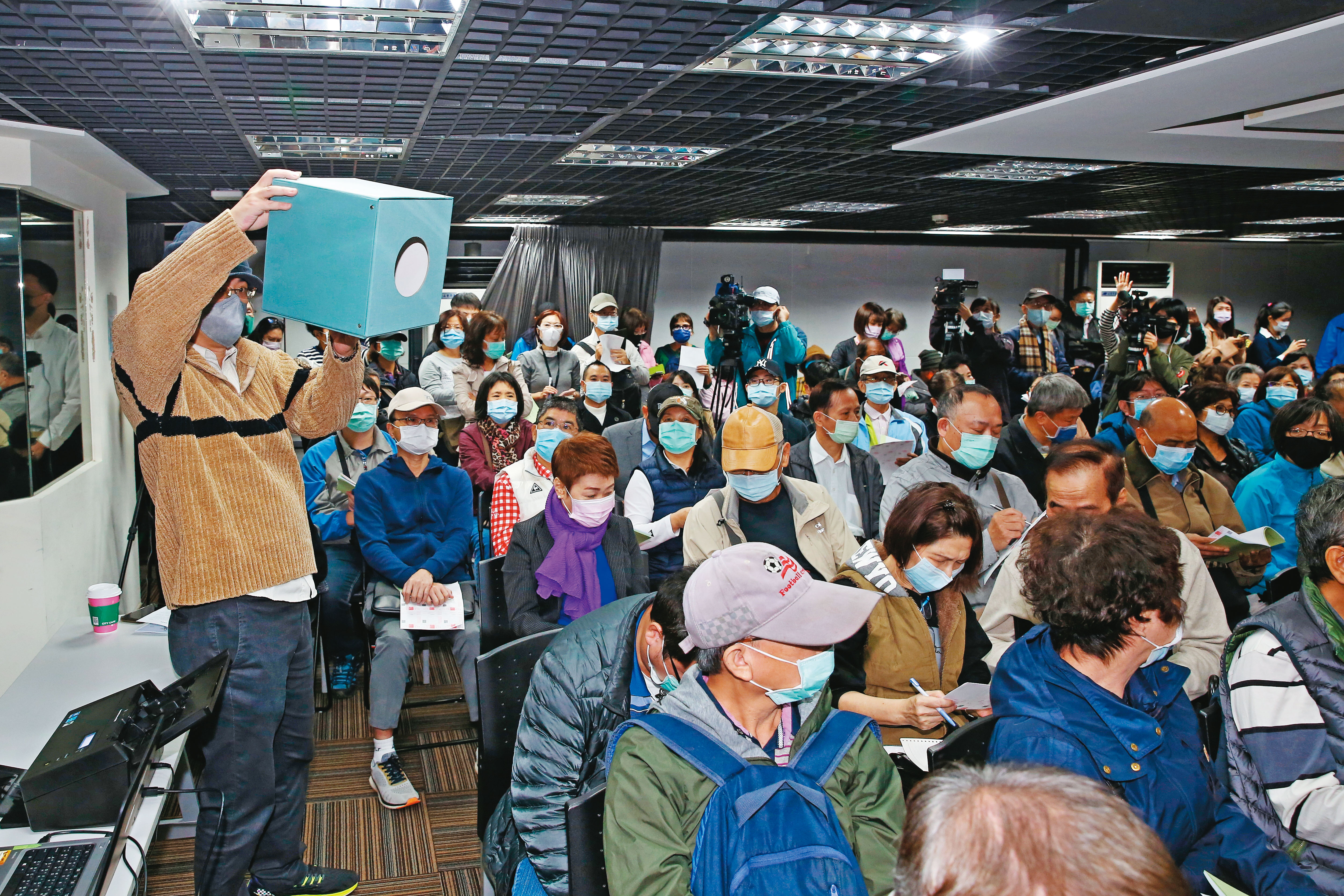 康友-KY案投資人組成自救會，對簽證會計師求償，由於淘帝會計師也一度相同，是否成為翻版，備受矚目。