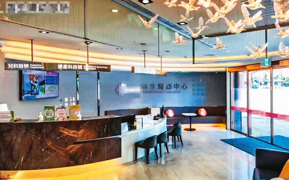 讀者向本刊透露小甜甜在新北市某間婦幼診所求醫，並且領了媽媽手冊。（翻攝自婦幼診所臉書）