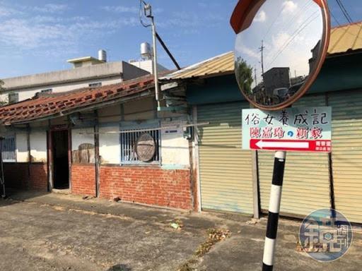 位於台南後壁菁寮老街上，沿途設有標示，指引《俗女養成記2》拍攝場景。