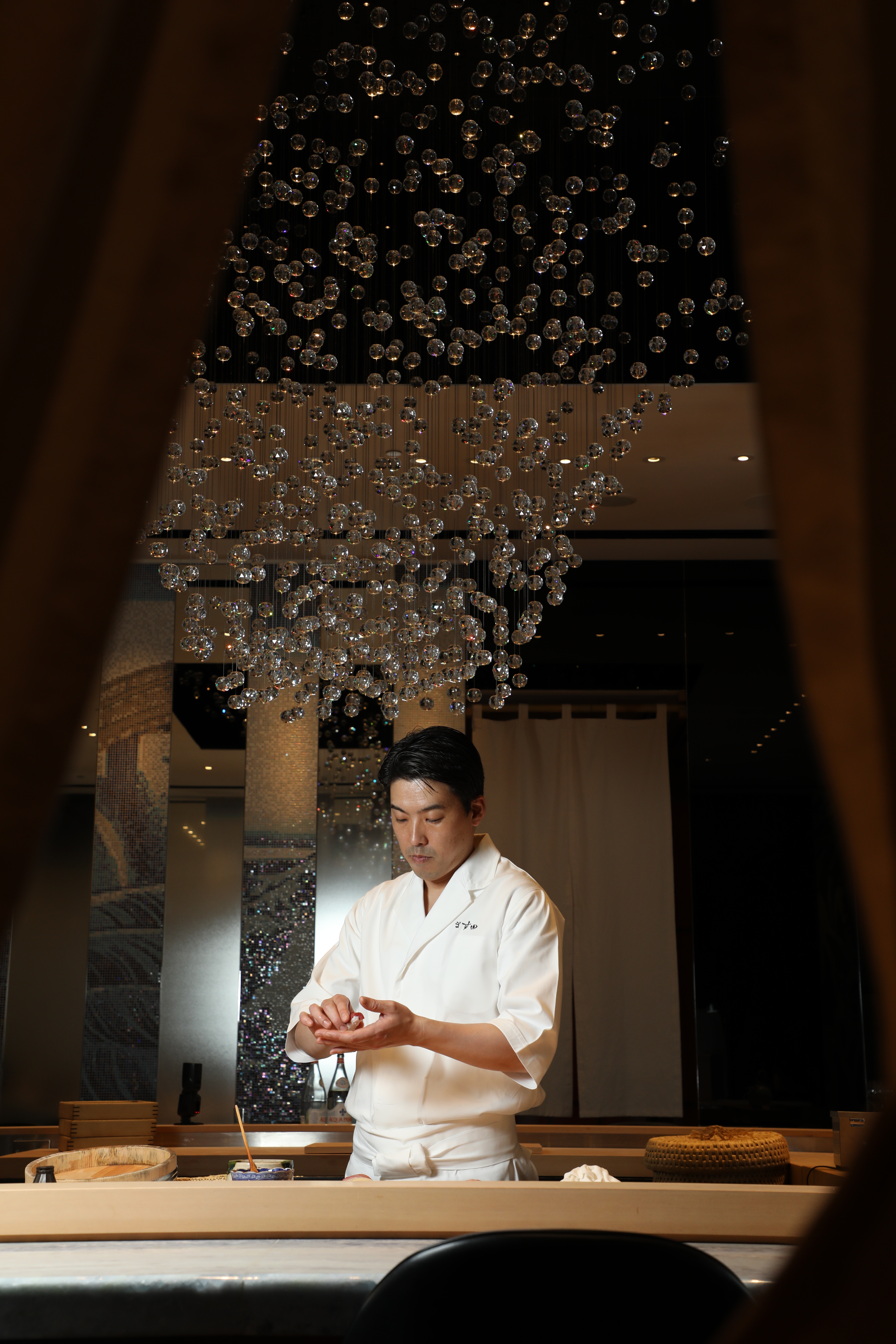 台北駐店主廚小杉秀樹資歷也很豐富，2015年加入東京青山的鮨ます田。