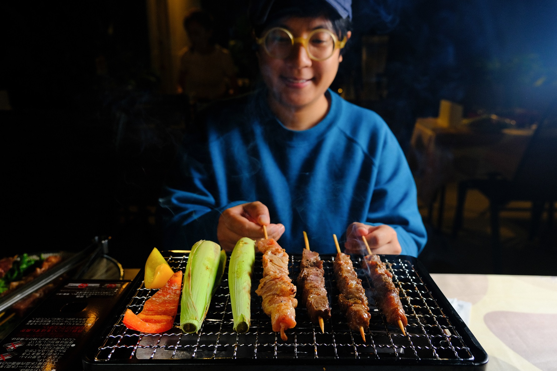 晚餐的原野肉串拼盤,可以嘗到各種肉品及蔬菜。
