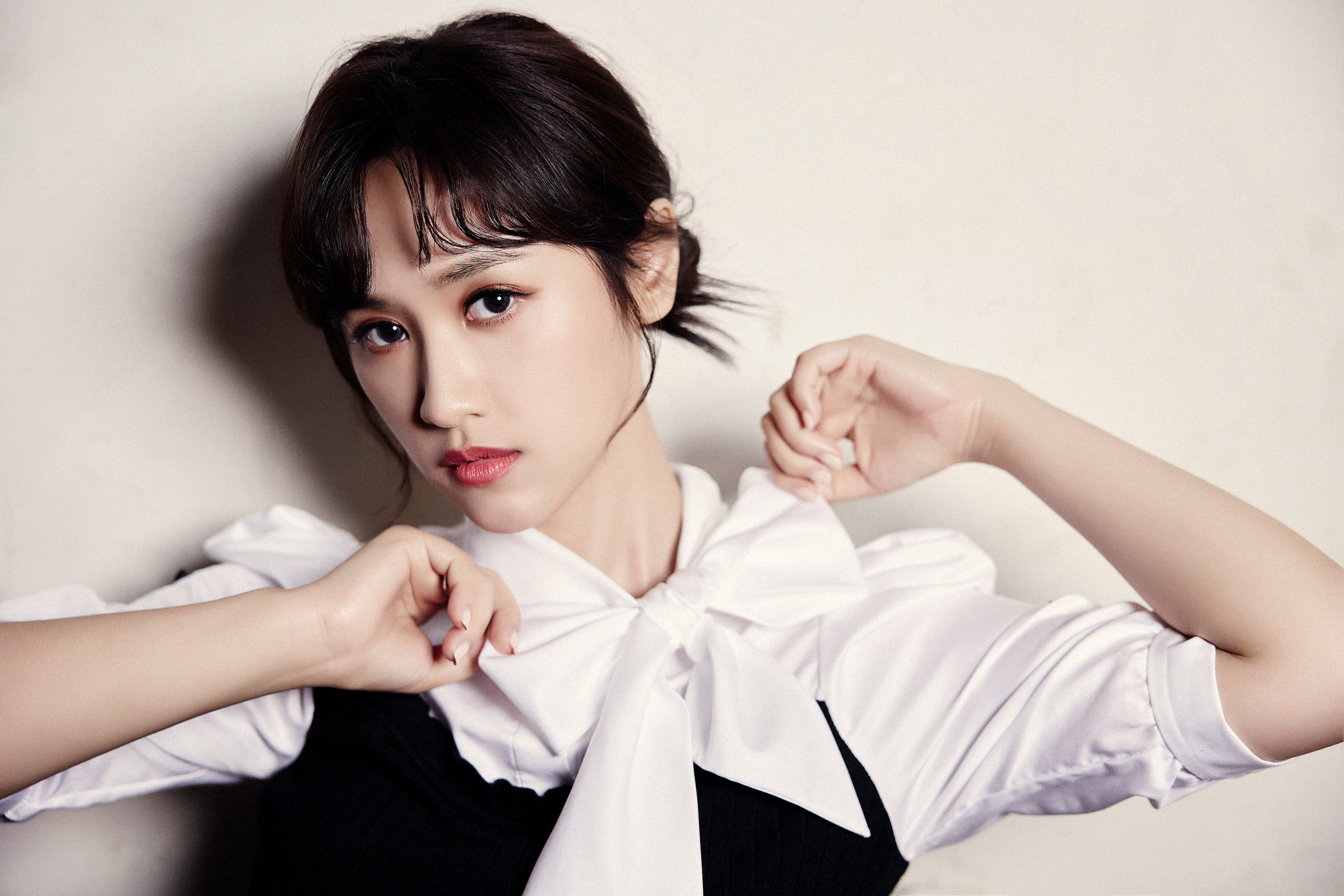 吳姍儒（Sandy）首本散文創作《我的存在本來就值得青睞》賣破5萬本讓她爆哭。（容易文創提供）