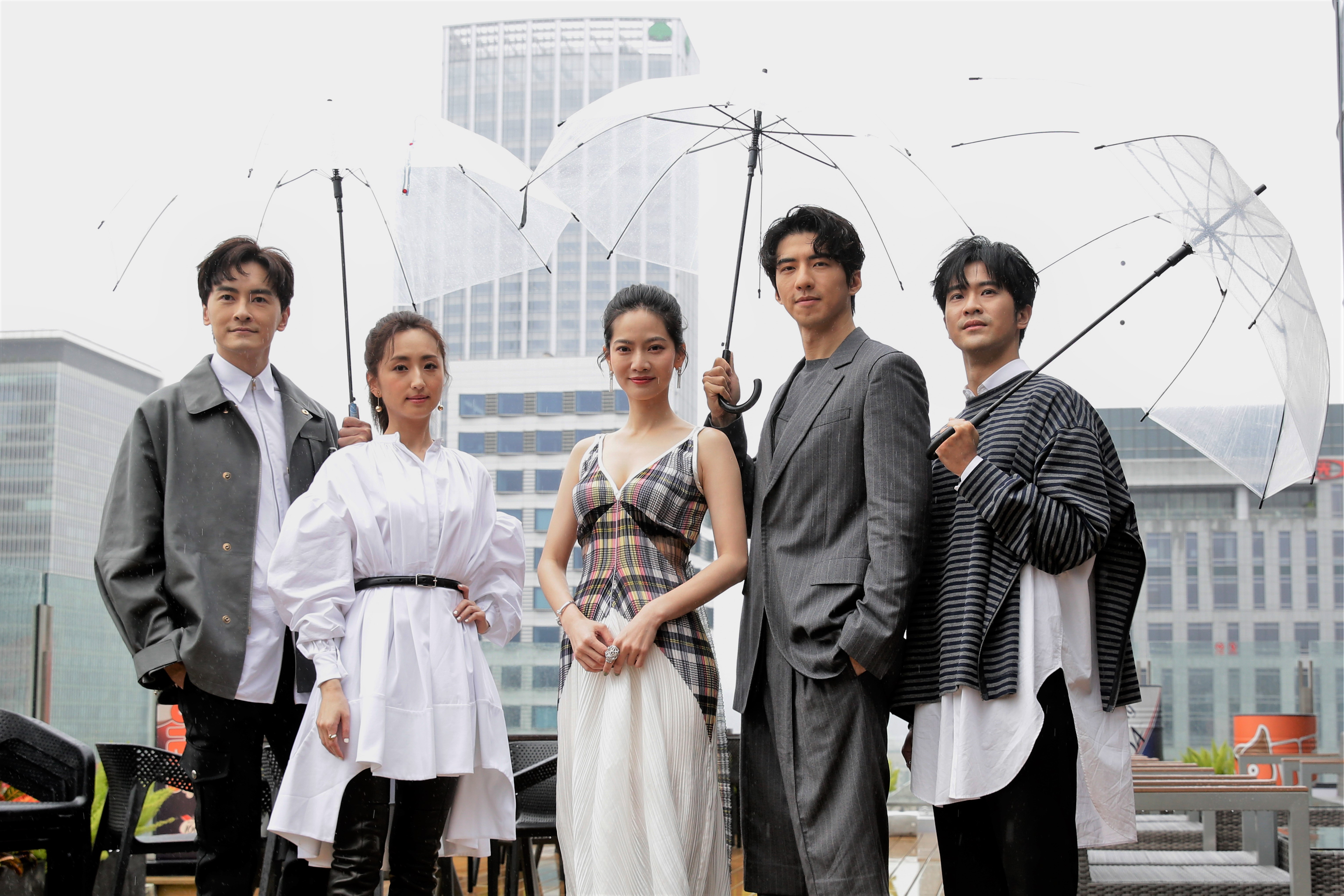 《無神之地不下雨》舉行卡司發布會，鄭元暢（左起）、柯佳嬿、曾之喬、傅孟柏、顏毓麟都來到現場。