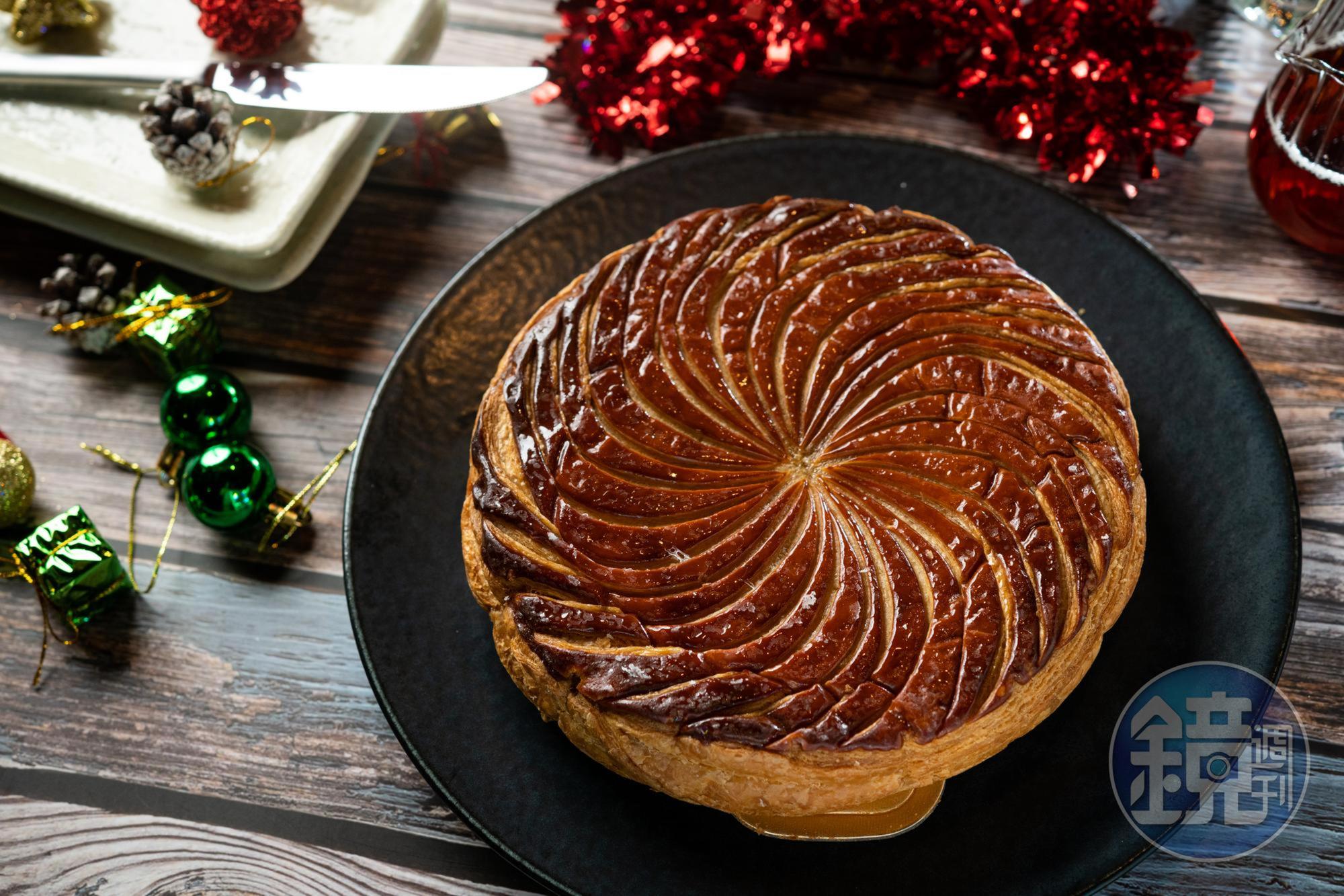Boulangerie Le Gout x 稻町森法式甜點舖聯手的「茉莉冬瓜白玉國王派」，派皮蓬鬆，內餡是活潑明亮的花茶香氣。 （800元／8吋）