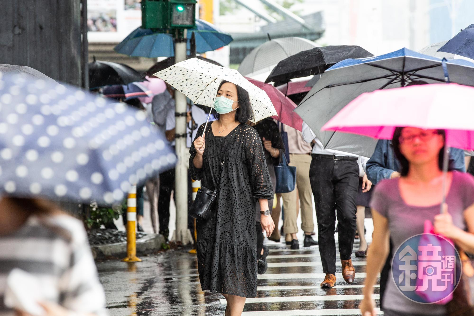 下週日（13日）另一波東北季風挾冷空氣南下，氣溫驟降，將創入冬以來最低溫。（本刊資料照）