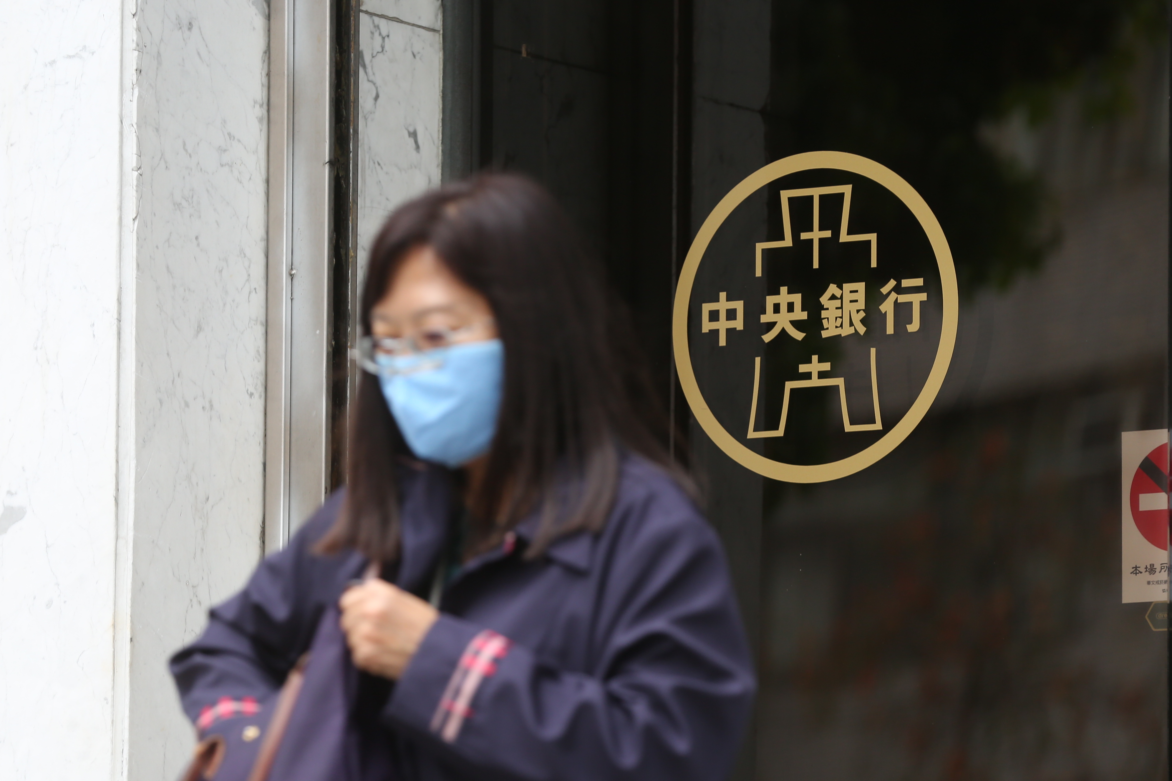 央行打炒房上路第2天，營建族群表現持續疲軟。