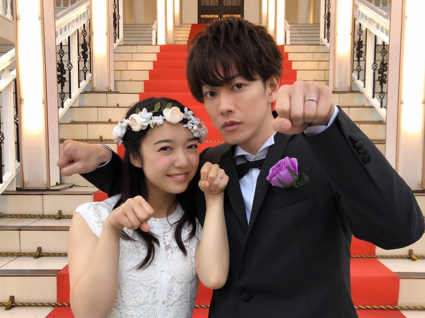 佐藤健(右)和上白石萌音合作演出日劇《戀愛可以持續到天長地久》,甜蜜火花掀起熱潮,也帶旺兩人聲勢。(翻攝自《戀愛可以持續到天長地久》Twitter)