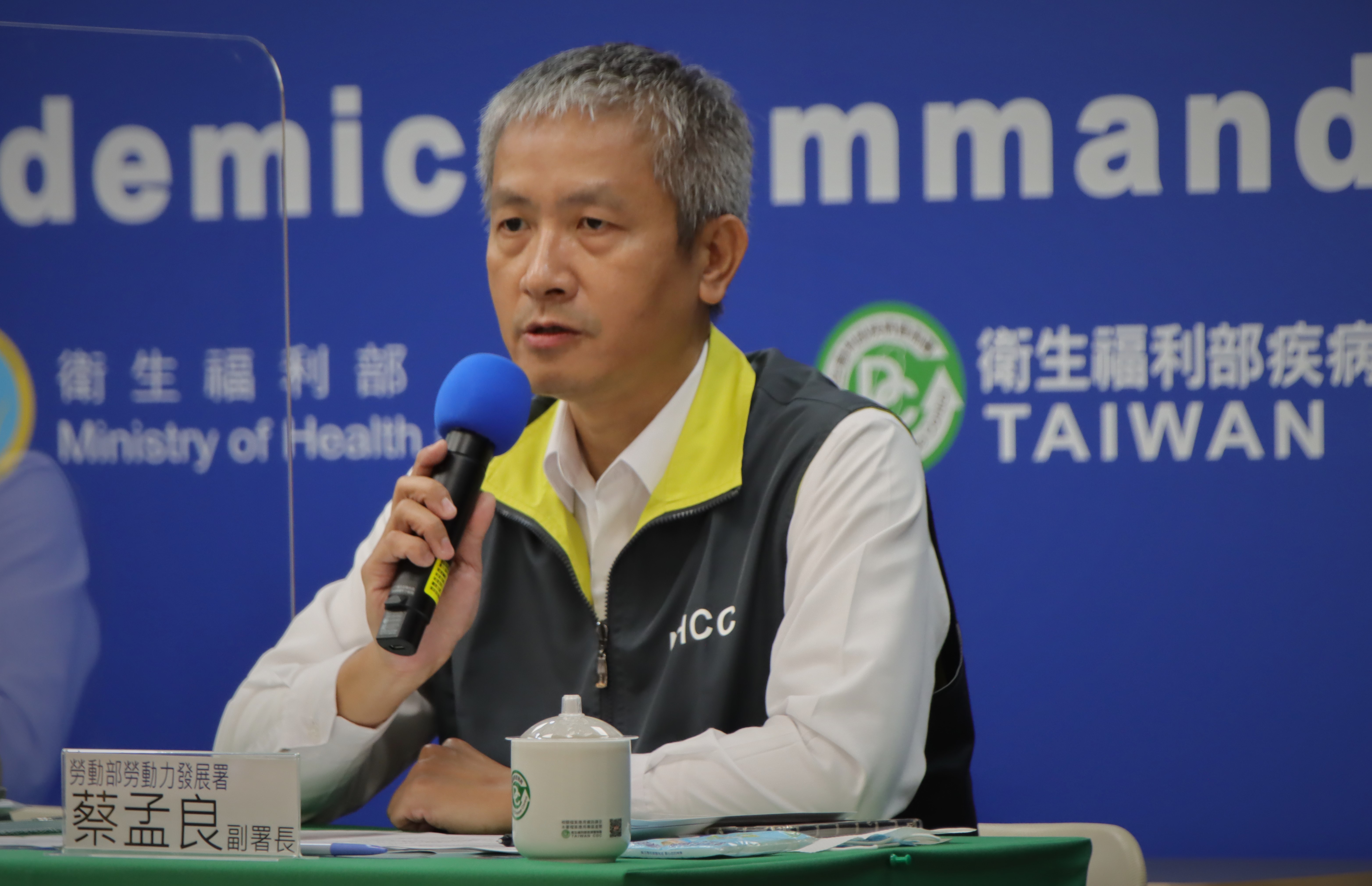 為強化移工自主健康管理，指揮中心要求雇主及仲介須落實2項措施。（指揮中心提供）