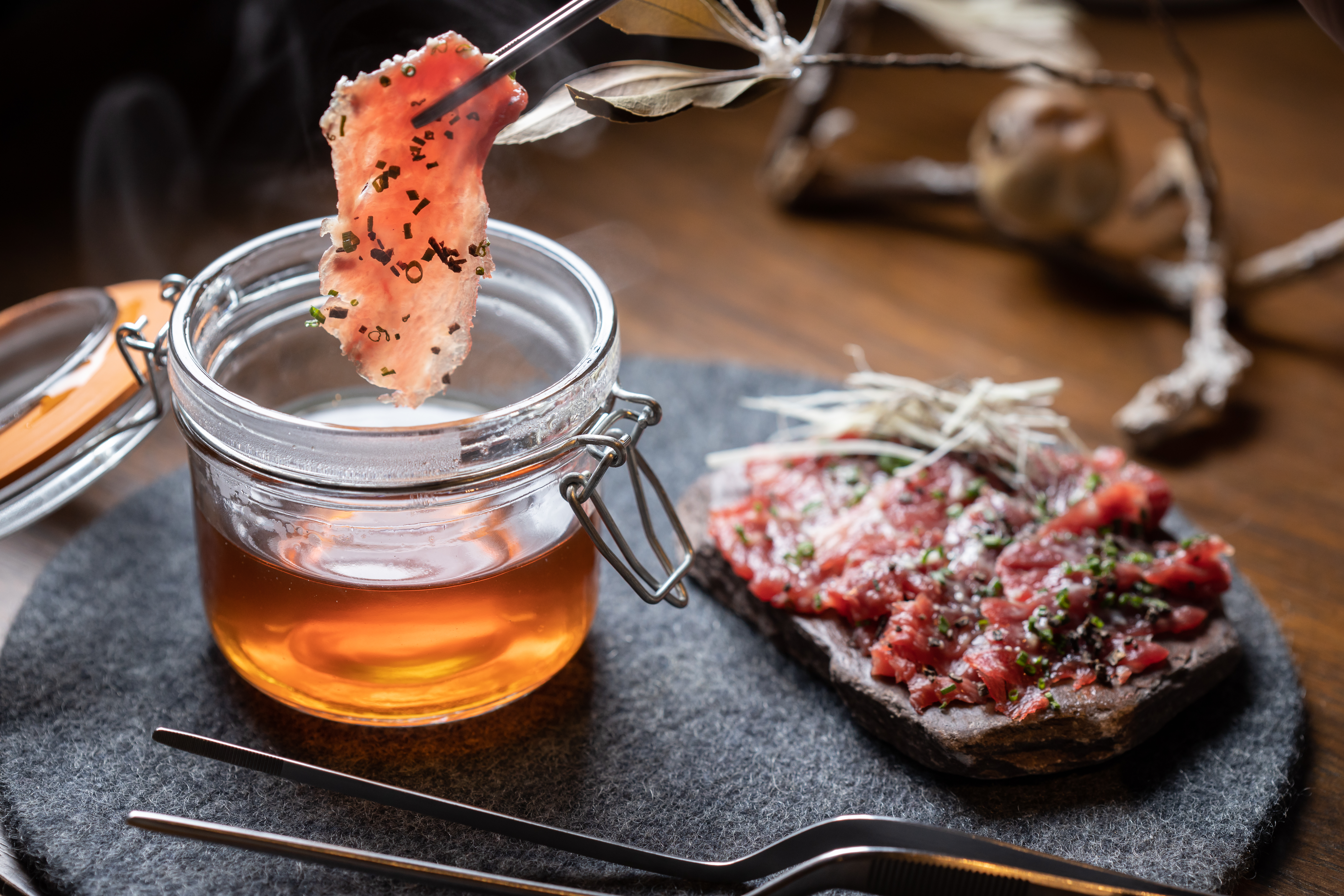 「桜並木下の流鏑馬」搭配的不是馬肉，而是台灣溫體牛。