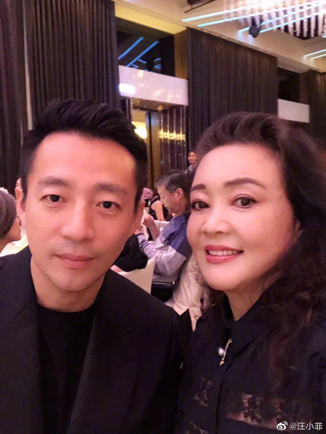 汪小菲(左)和張蘭(右)母子感情深厚,一起打造餐飲事業王國。(翻攝自汪小菲微博)