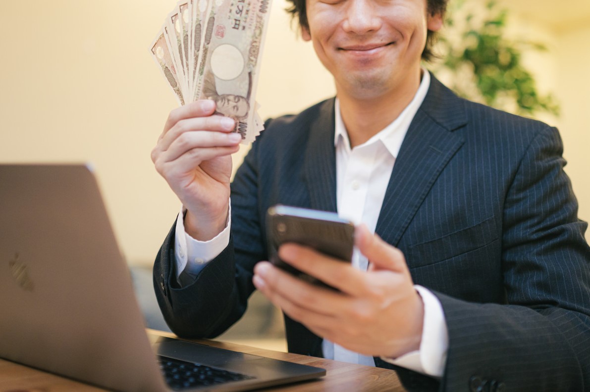 歹徒盜用身分，隔空取走受害者存款。（示意圖，取自PAKUTASO）