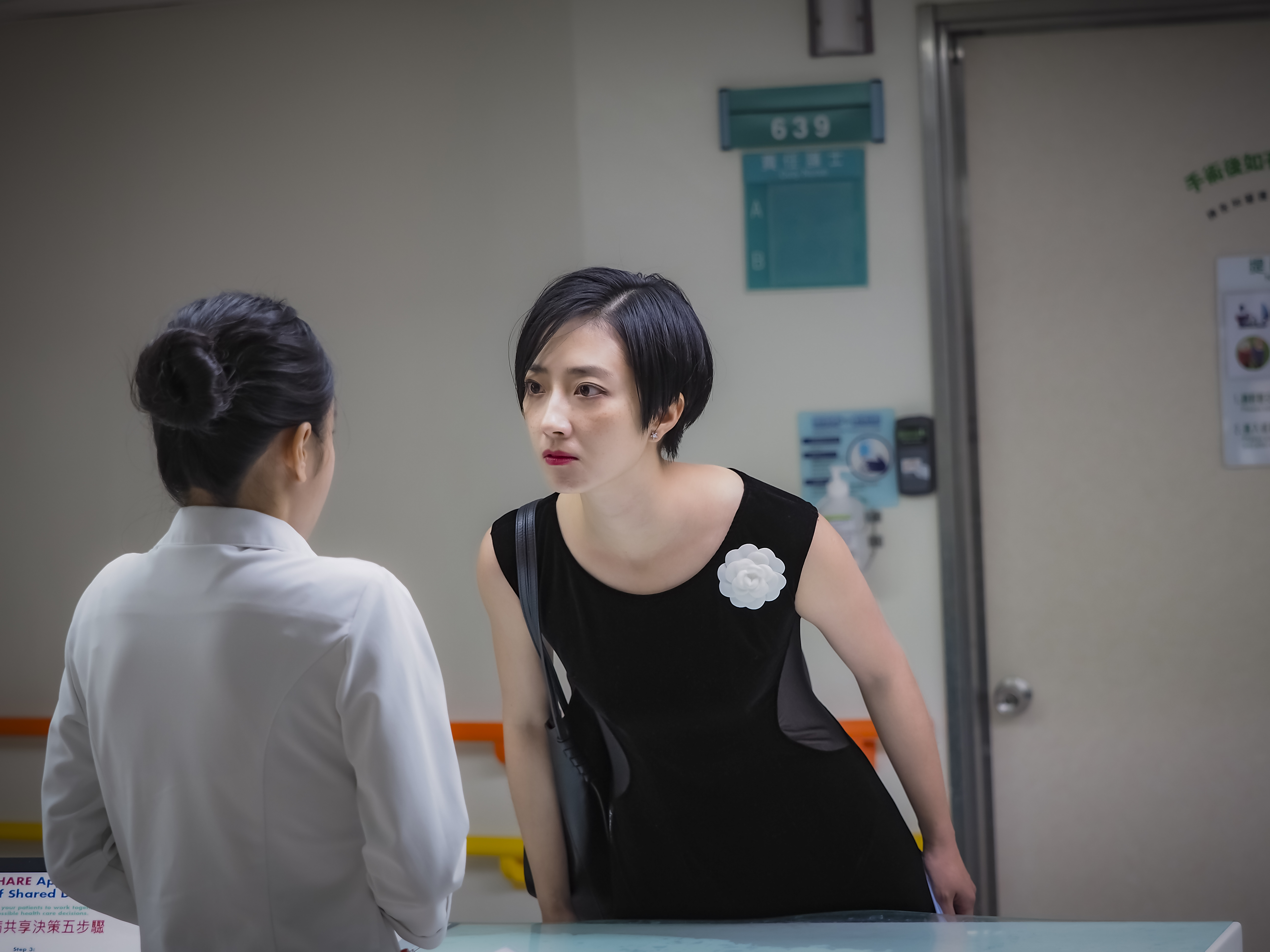 桂綸鎂為了找回過世先生被截肢的腿,與醫院各個部門周旋。(甲上提供)