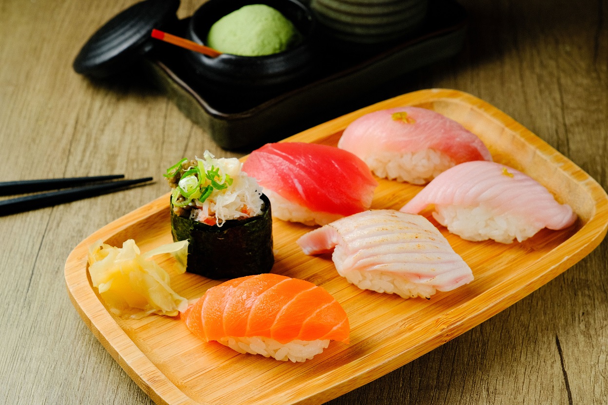 這日的握壽司有煙仔虎、旗魚、松葉蟹蟹膏、鮭魚、鮪魚等。(160元/份)