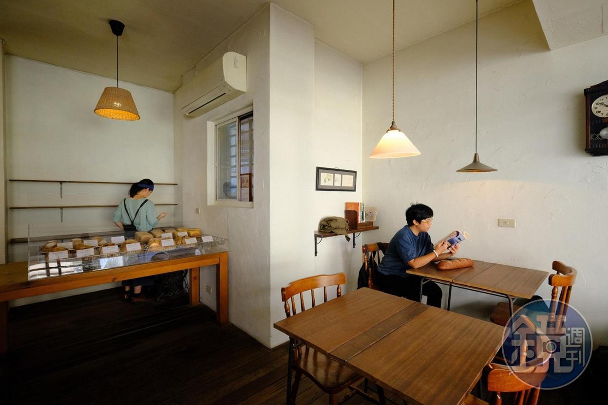 店內走極簡風格,宛如走入日本的麵包小舖。
