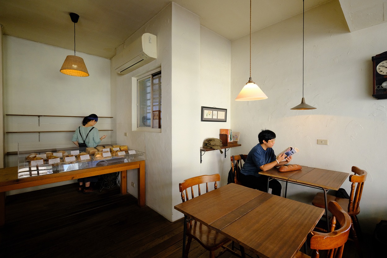 店內走極簡風格，宛如走入日本的麵包小舖。
