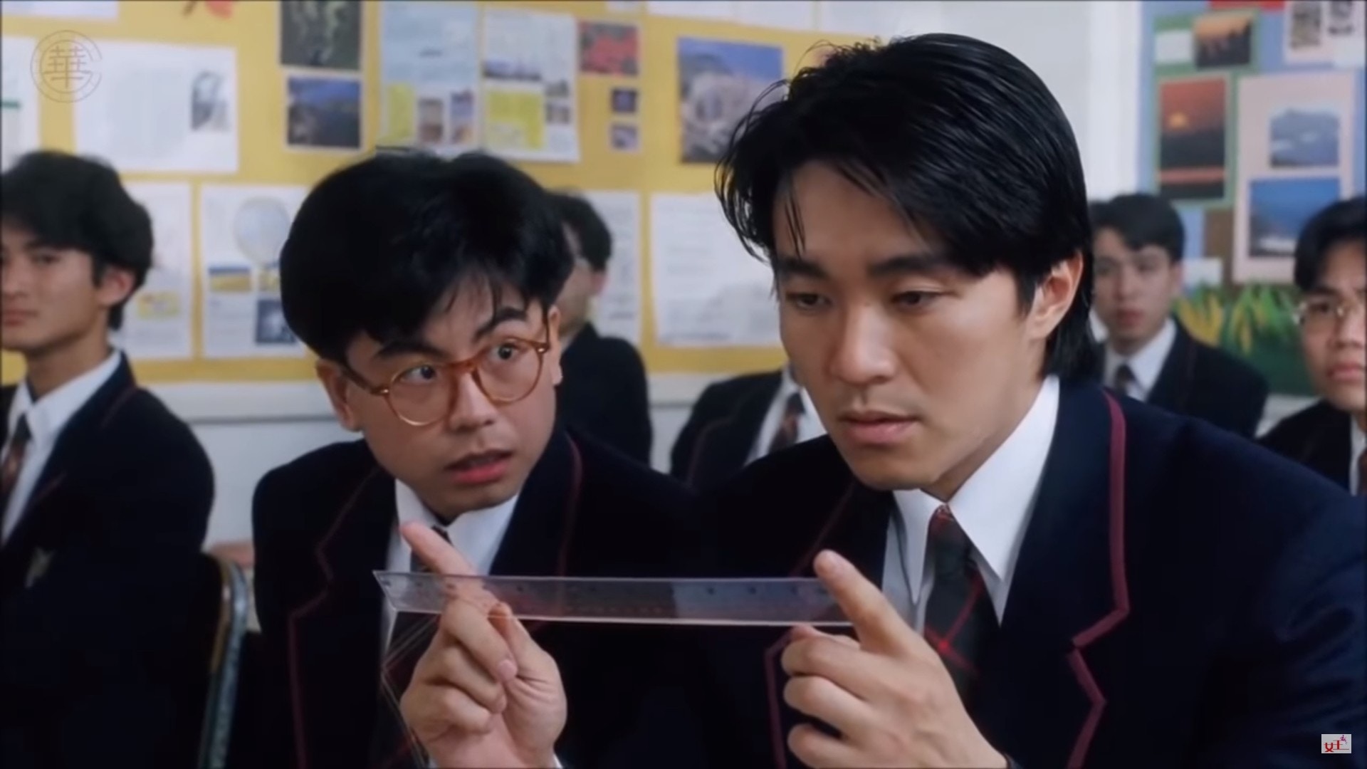 《逃學威龍》裡的 「黃小龜」（左）是周星馳電影中相當知名的綠葉。（網路圖片）