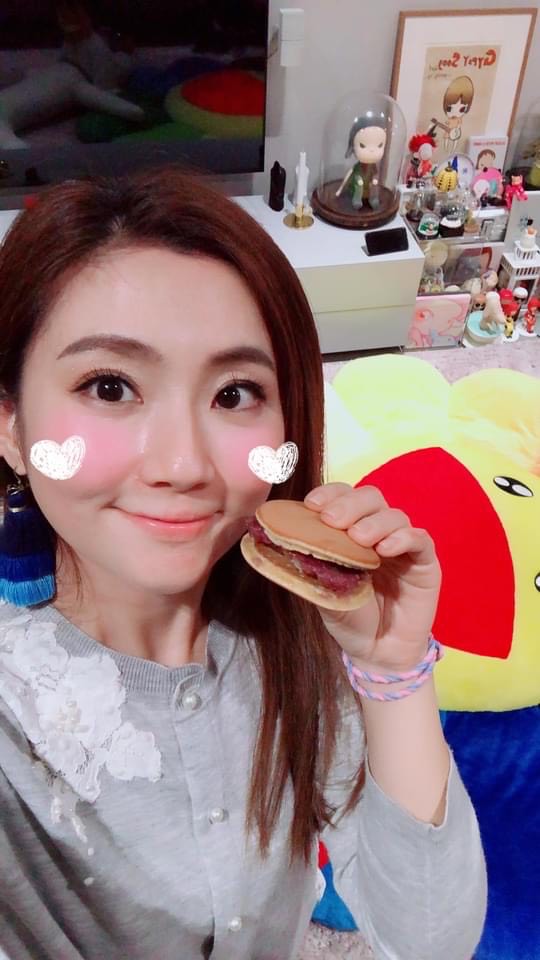 Selina也曾被無良廠商在傷口上撒鹽，P圖說她代言祛疤膏。（翻攝自Selina臉書）