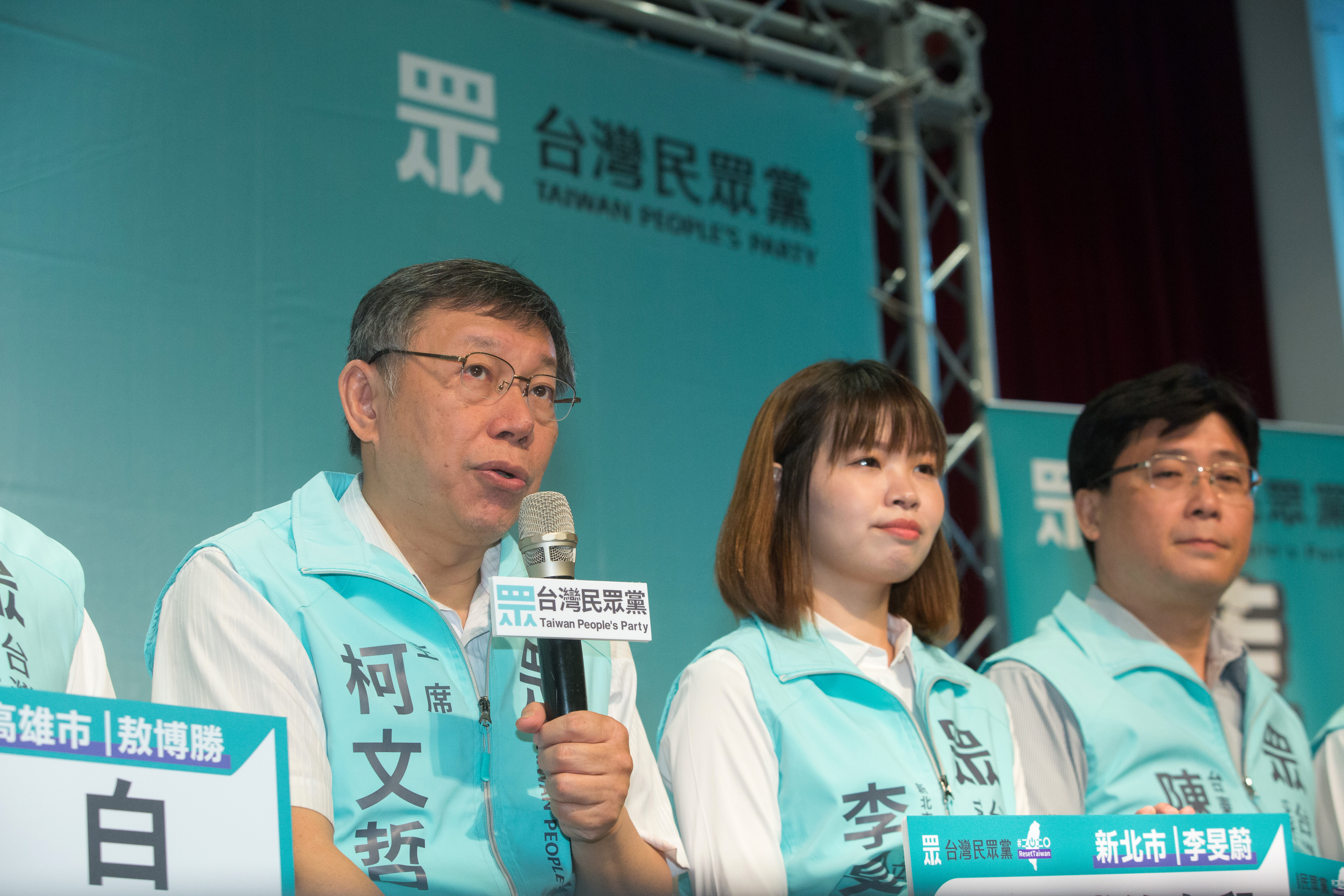 本刊掌握，早在高雄市長補選後，就有幕僚及友人力勸柯文哲乾脆辭掉主席。