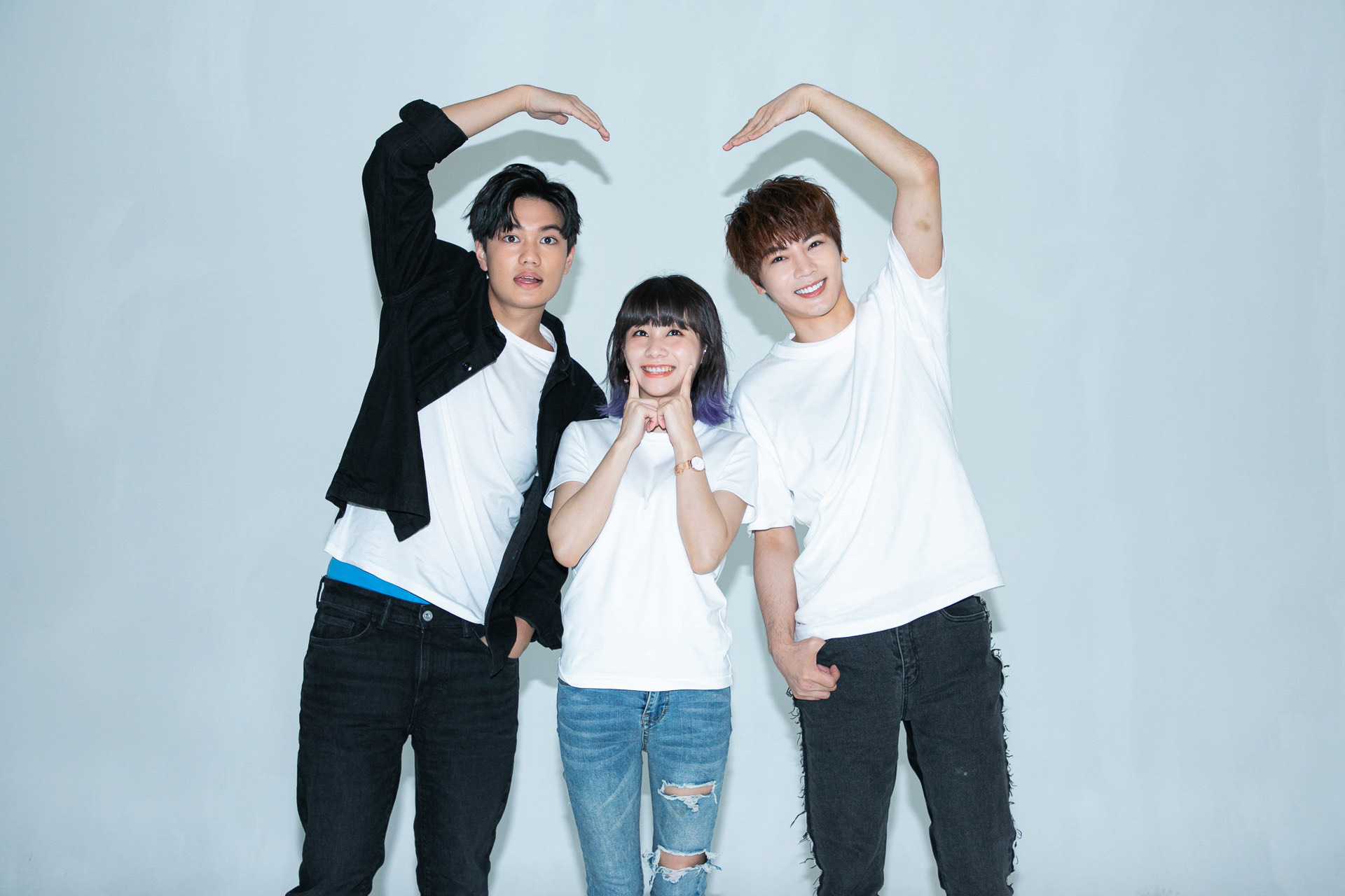 古曜威（右起）、LULU、劉子銓3人首度合作，提前交換聖誕禮物。（紅心字會提供）