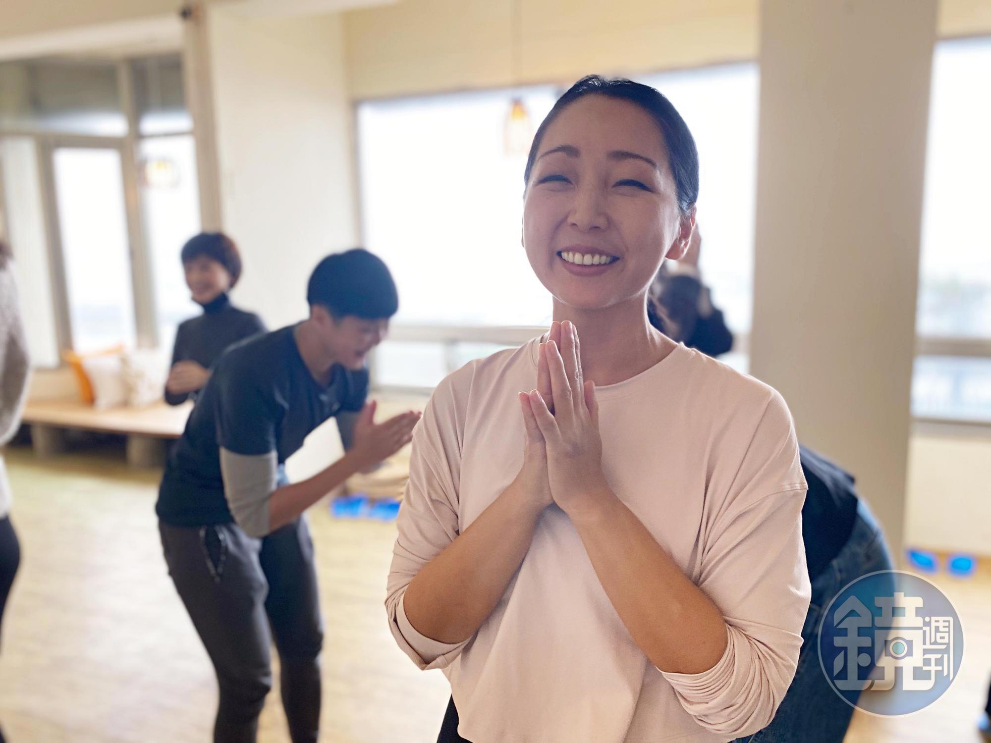 Lydia的笑容充滿感染力。