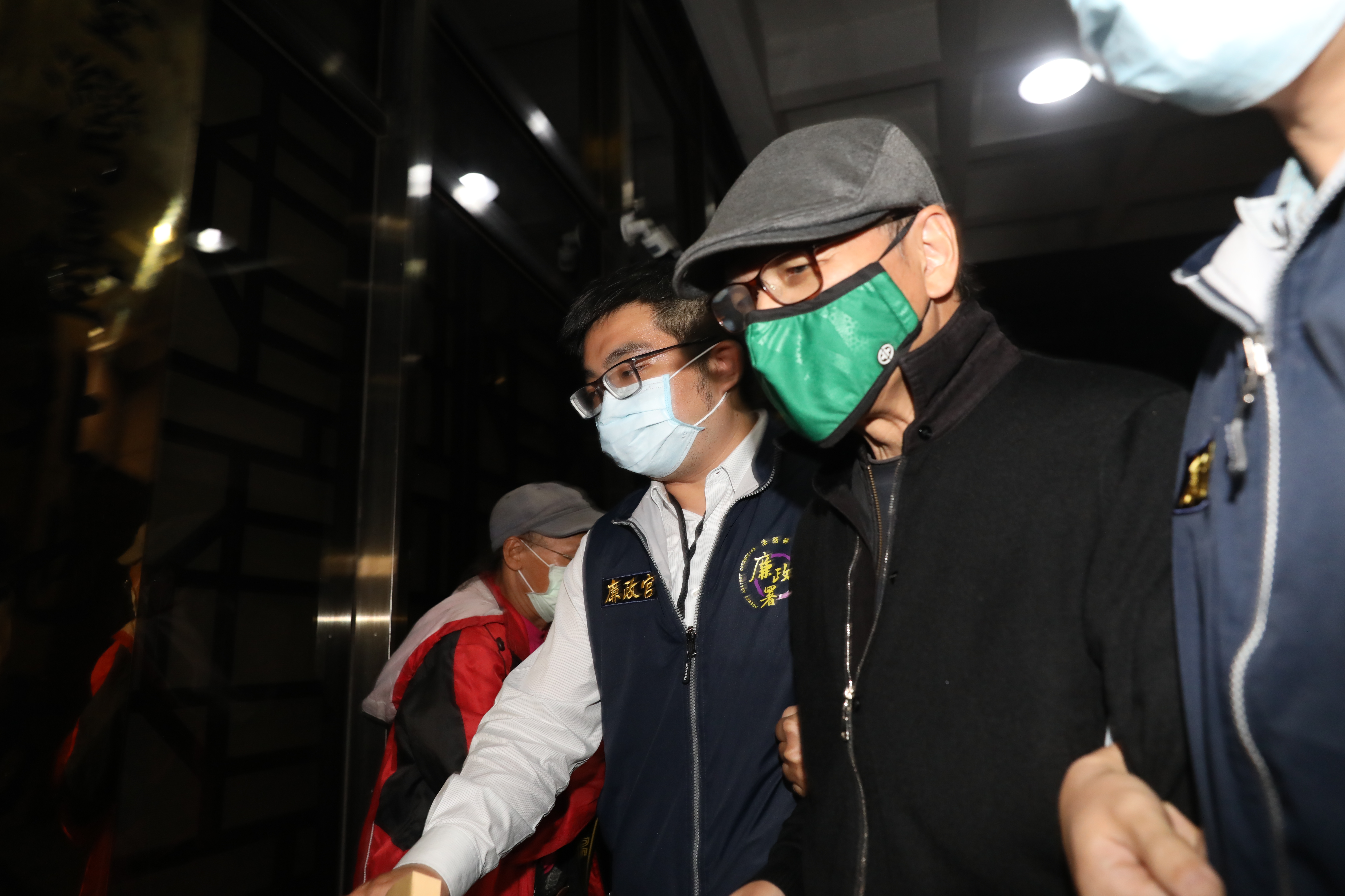 寶佳執行長唐楚烈因炒股案，遭北檢約談。