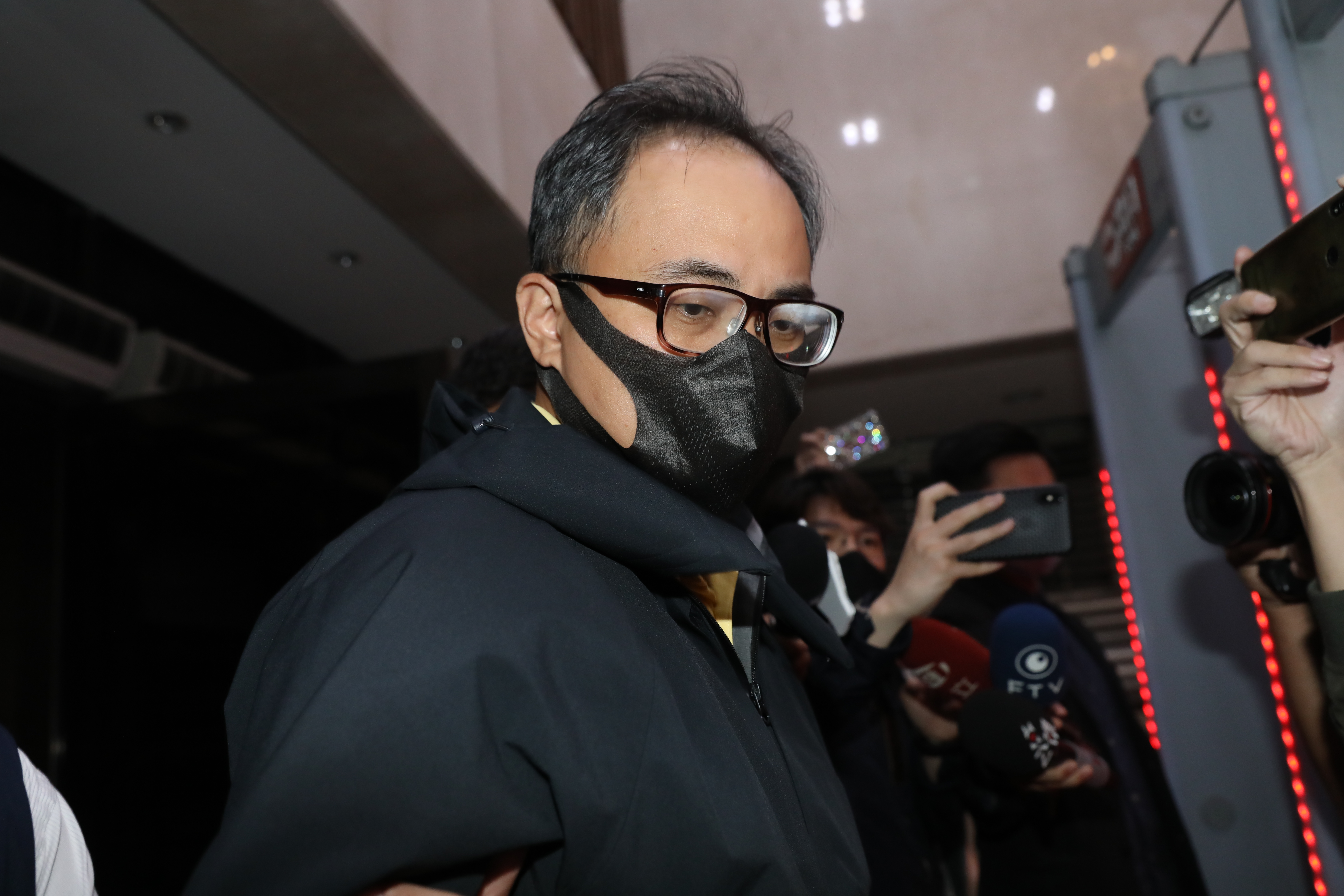 檢方今指揮廉政署發動第3波行動,搜索復華投信等5地,並約談寶佳執行長唐楚烈及投資主管邱裕元(圖)。