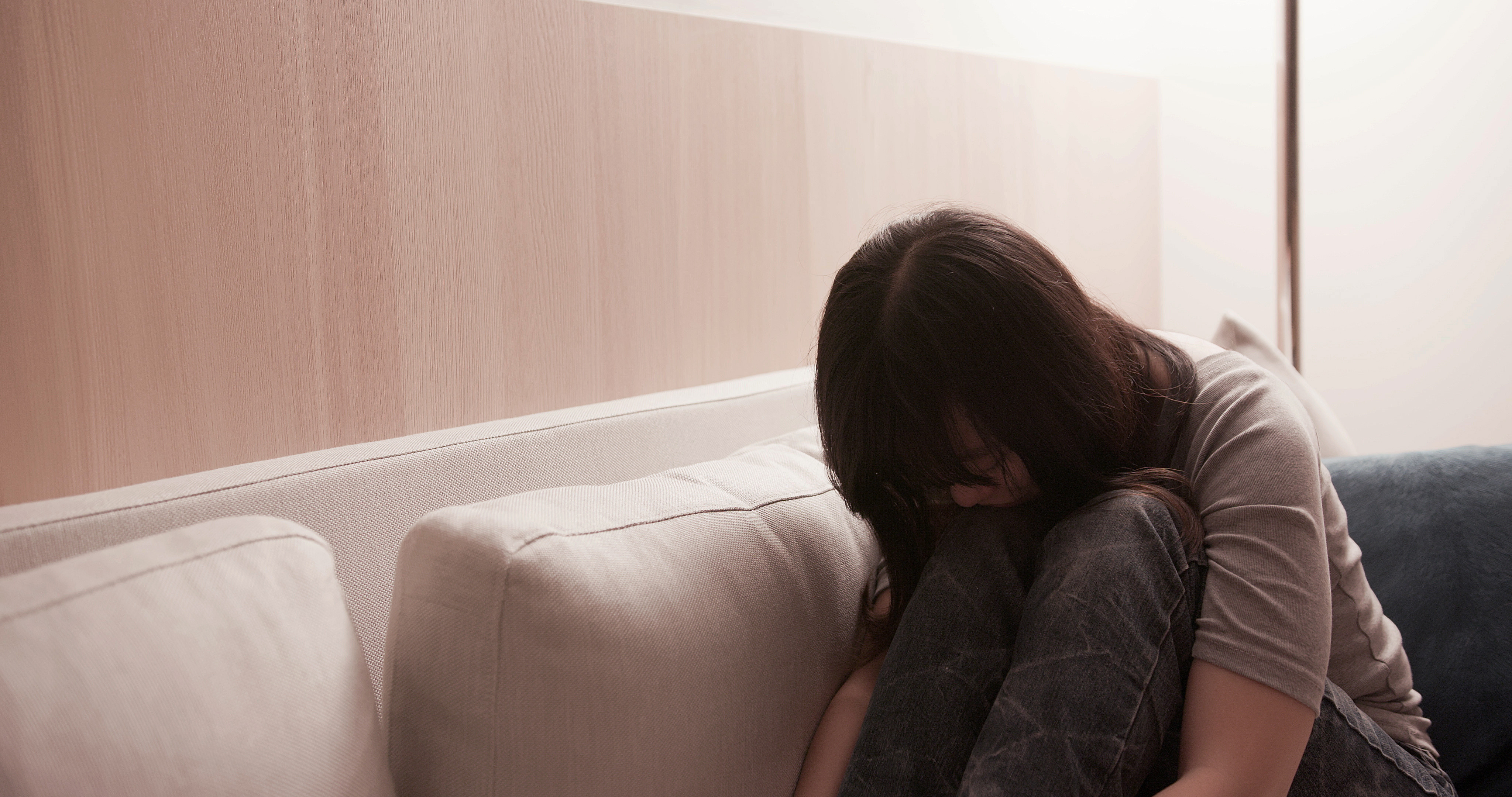 一名罹患憂鬱症的單親媽媽,遭里長在車上攀談時對她襲胸、撫摸大腿和私處。(示意圖,東方IC)