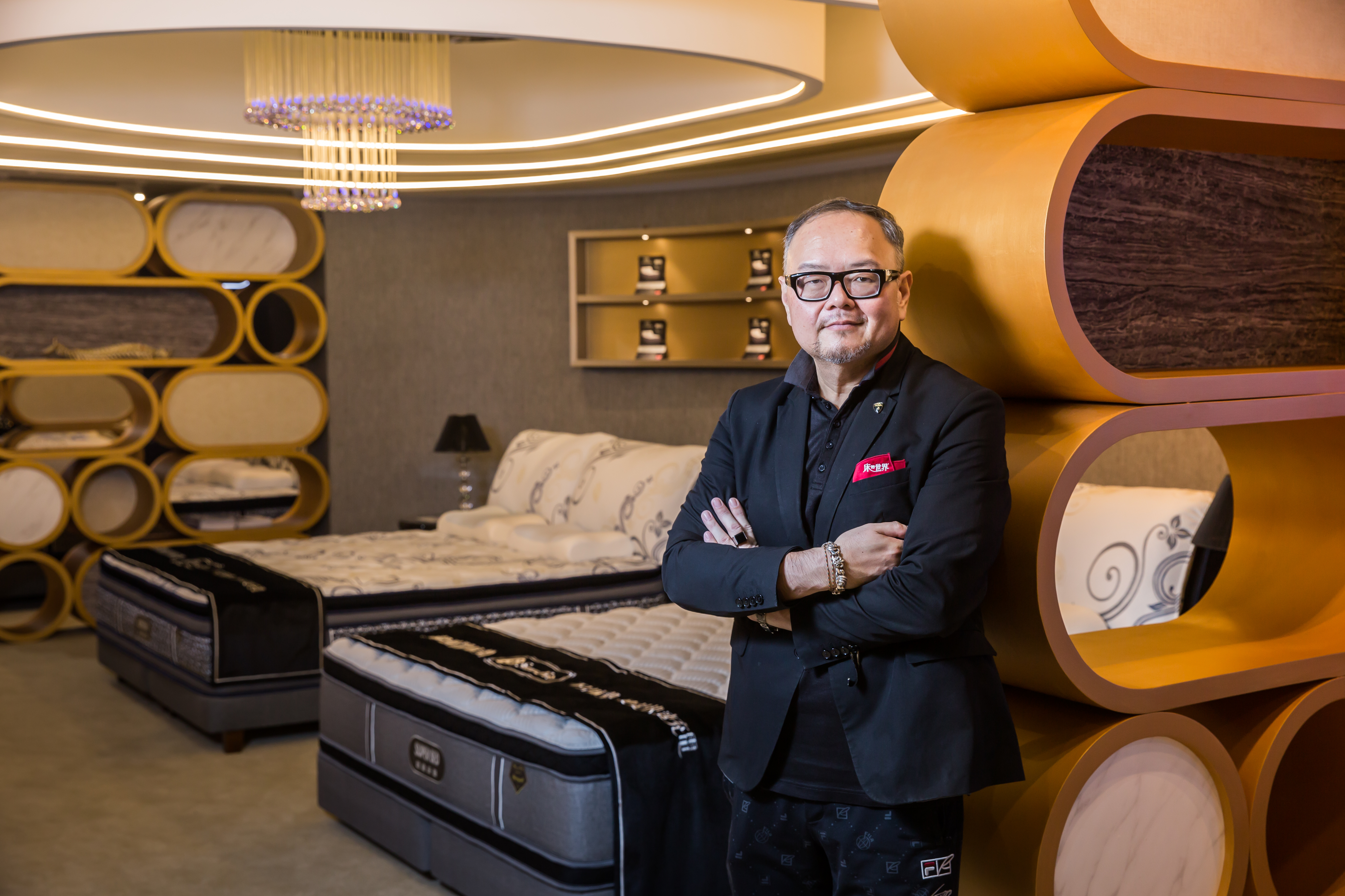 床的世界在第二代陳俊傑主導下，首創多品牌行銷策略，消費者能一次比較多種品牌床墊。