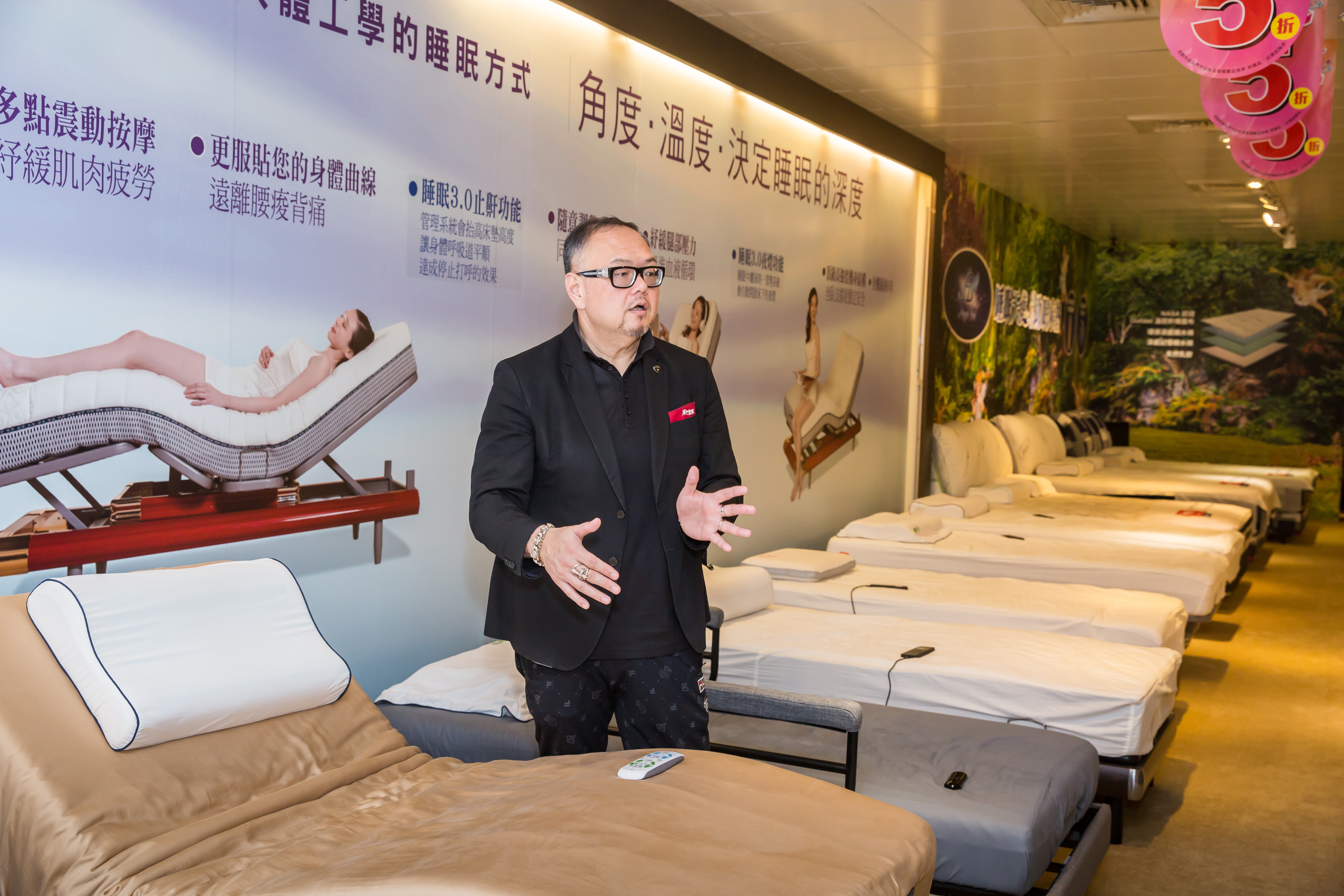 陳俊傑喜歡銷售:「十年的睡眠,要花多少錢、多少時間去決定,完全看你。」他說買床一定要好好地試躺感受。