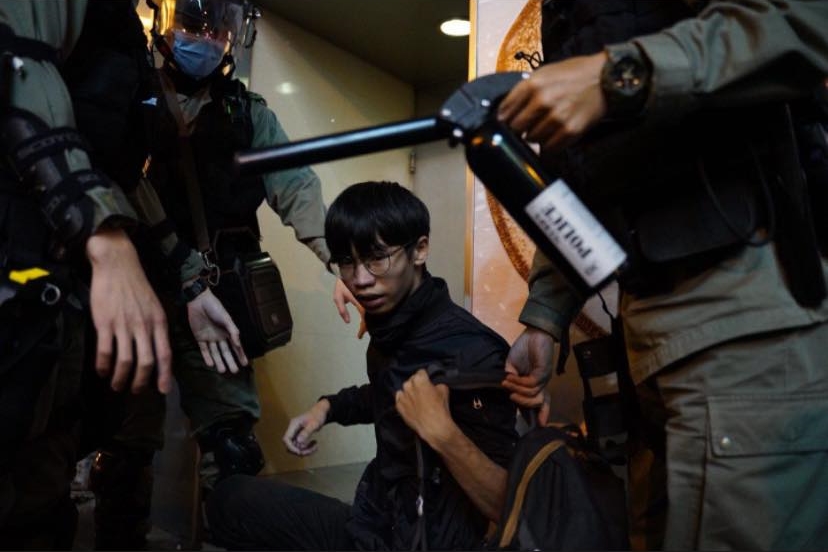 前香港民運團體「學生動源」召集人鍾翰林昨日在法庭上承認分裂國家與洗黑錢罪名，成為被《港版國安法》定罪的最年輕被告。（翻攝自「學生動源」臉書）