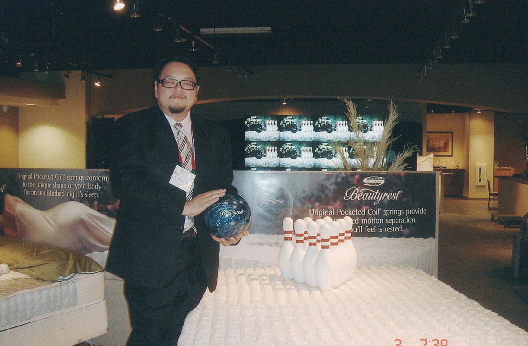 29歲的陳俊傑，當年去拉斯維加斯看床墊展，主導將原來的家具連鎖店改為專賣床墊。（床的世界提供）