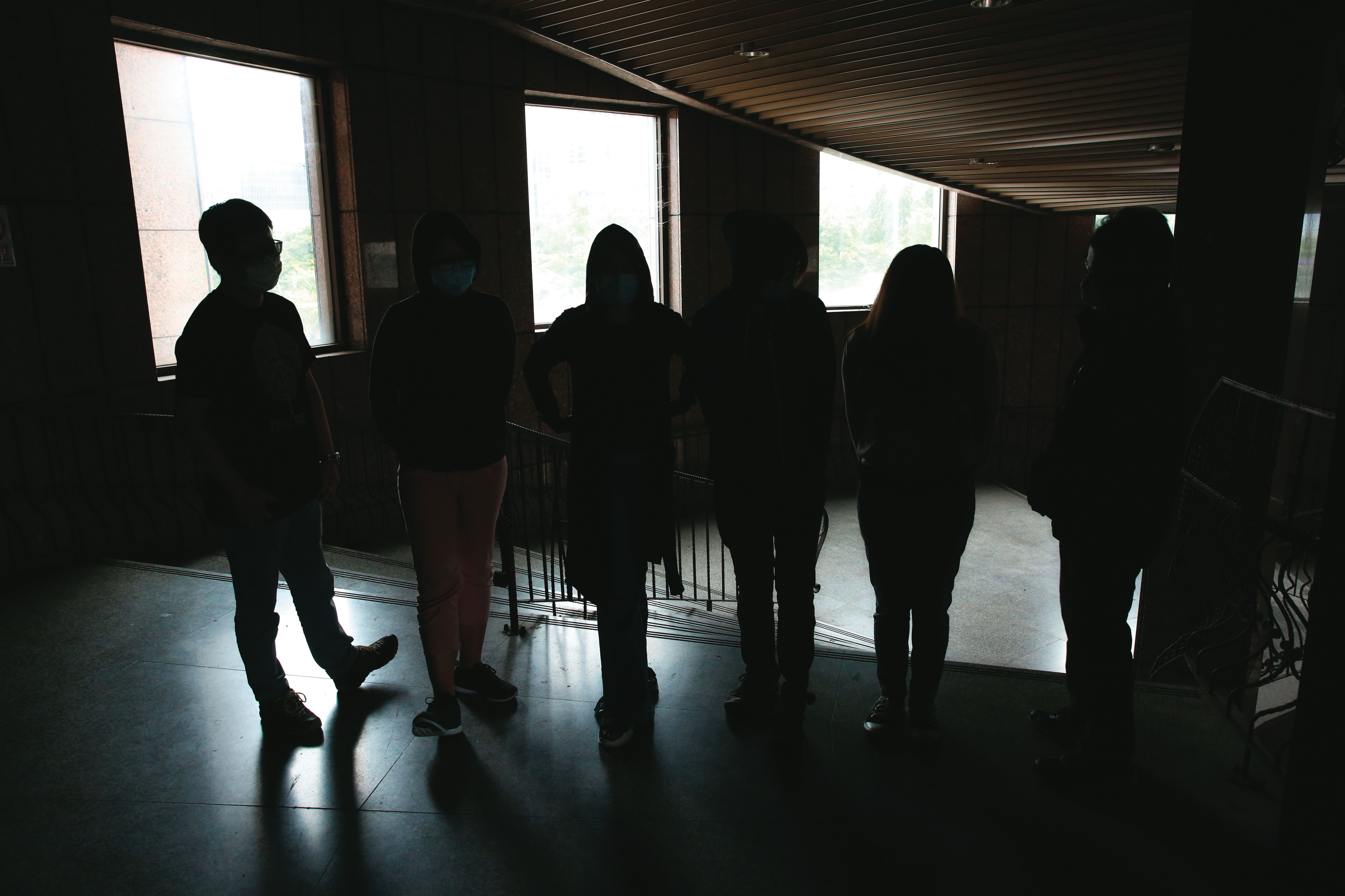 多名受害信徒指控協會斂財，並將證據送交檢調單位追查。