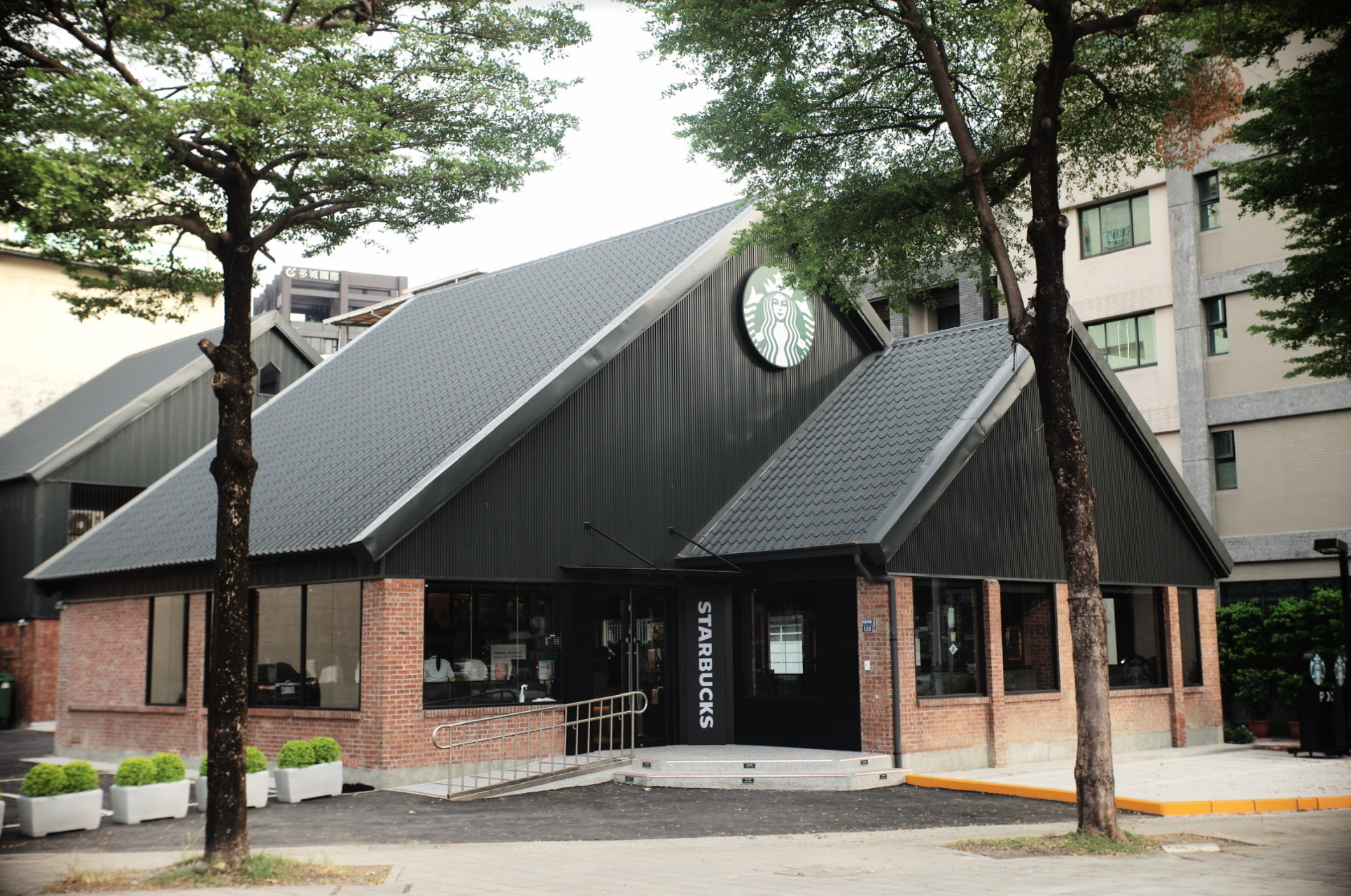 星巴克首間紅磚小屋門市。（星巴克提供）