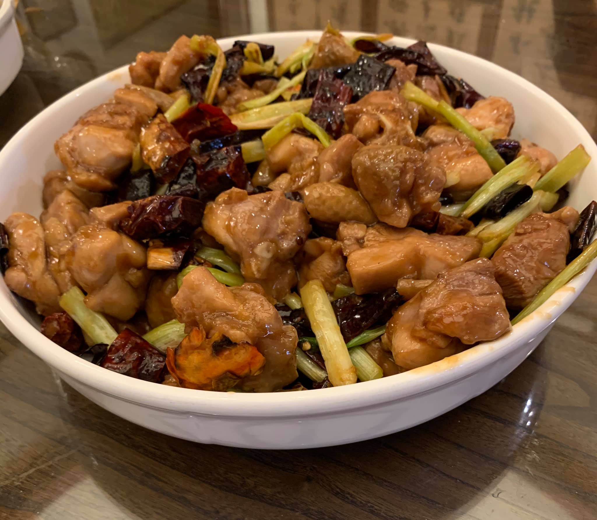 這樣做的左宗棠雞，不配飯直接吃也不會鹹，滿滿一大盤瞬間掃光。