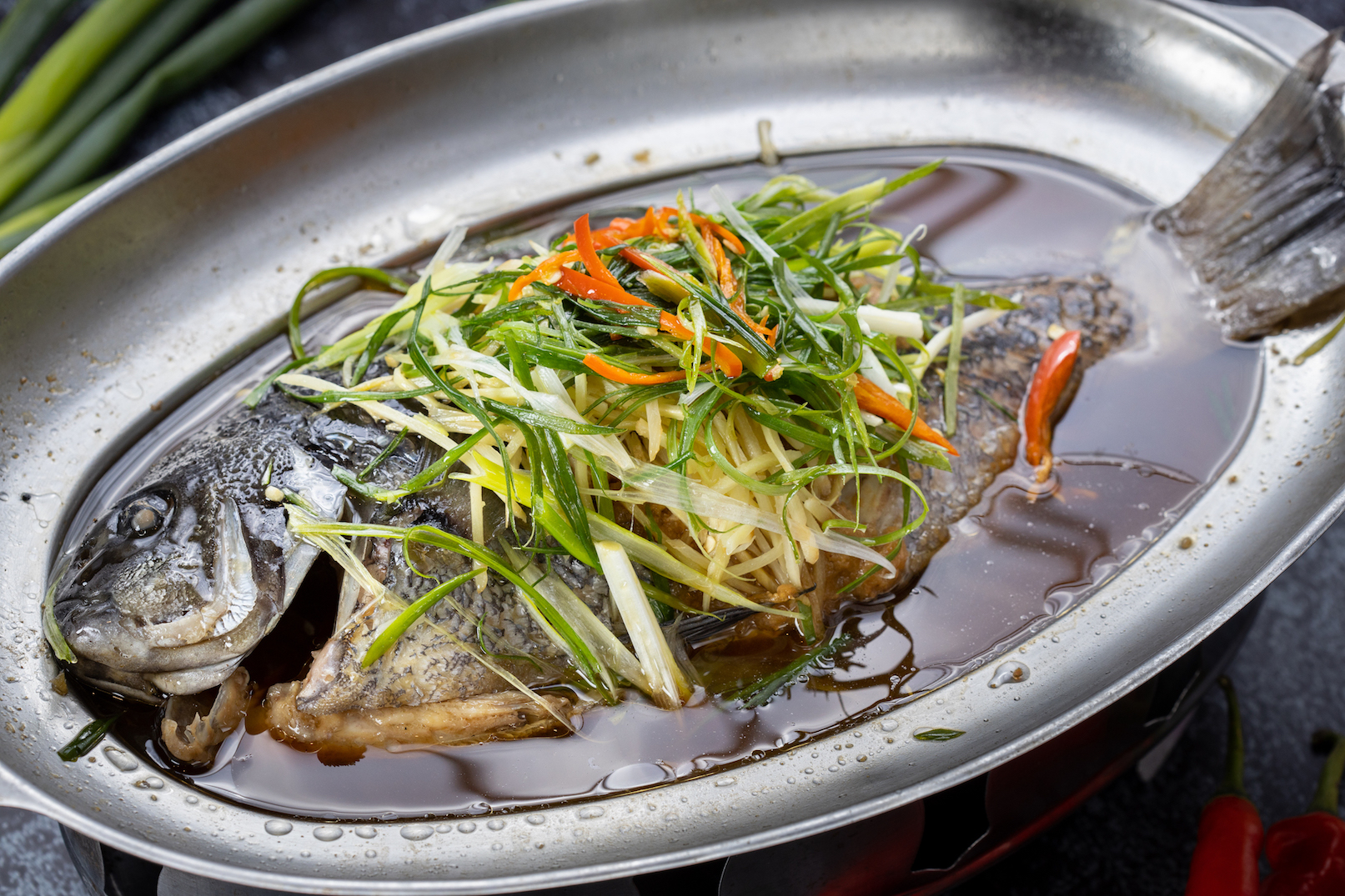 冬季盛產的「黑毛」，肉質細嫩鮮美，清蒸尤佳。（時價）