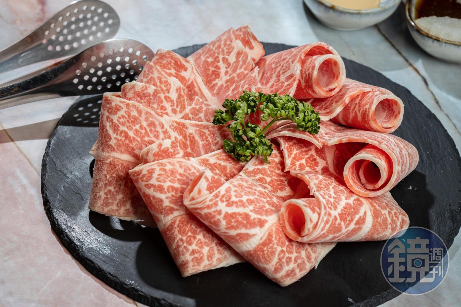 「美國Prime榖飼去骨牛小排」油花漂亮。
