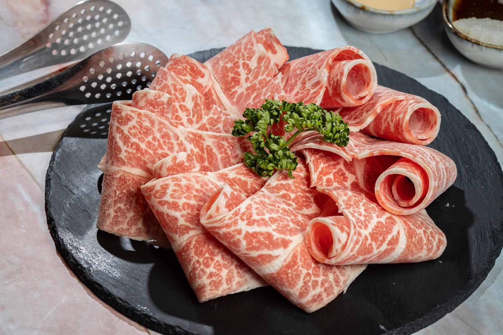 「美國Prime榖飼去骨牛小排」油花漂亮。