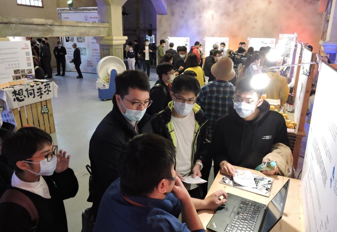 青年公益實踐計畫關注社會各階層,讓青年投身公益也很接地氣,為各弱勢族群擘劃解決方針。(慈濟提供)