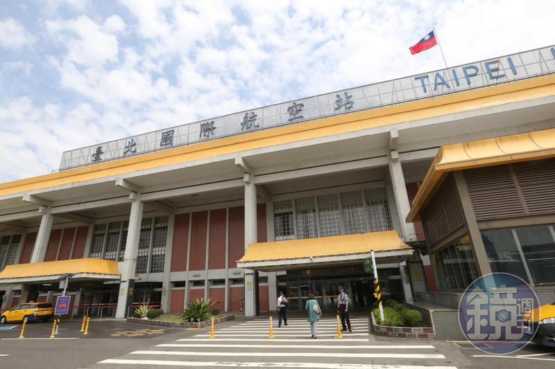 松山機場國際線受武漢肺炎影響，國際線載貨不載人，已成為新常態。（本刊資料照）