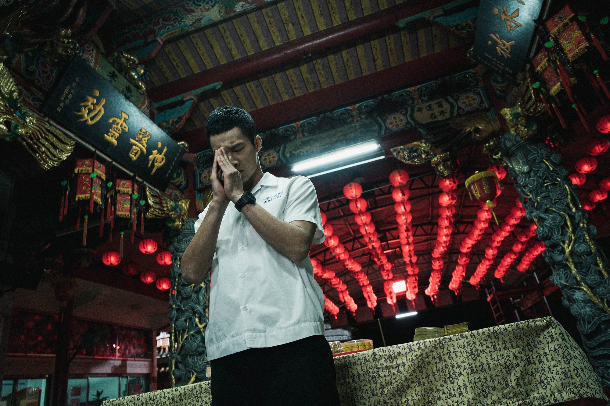 劇組選中位在苗栗山上的城隍廟做為影集《返校》主景之一。（公視提供）