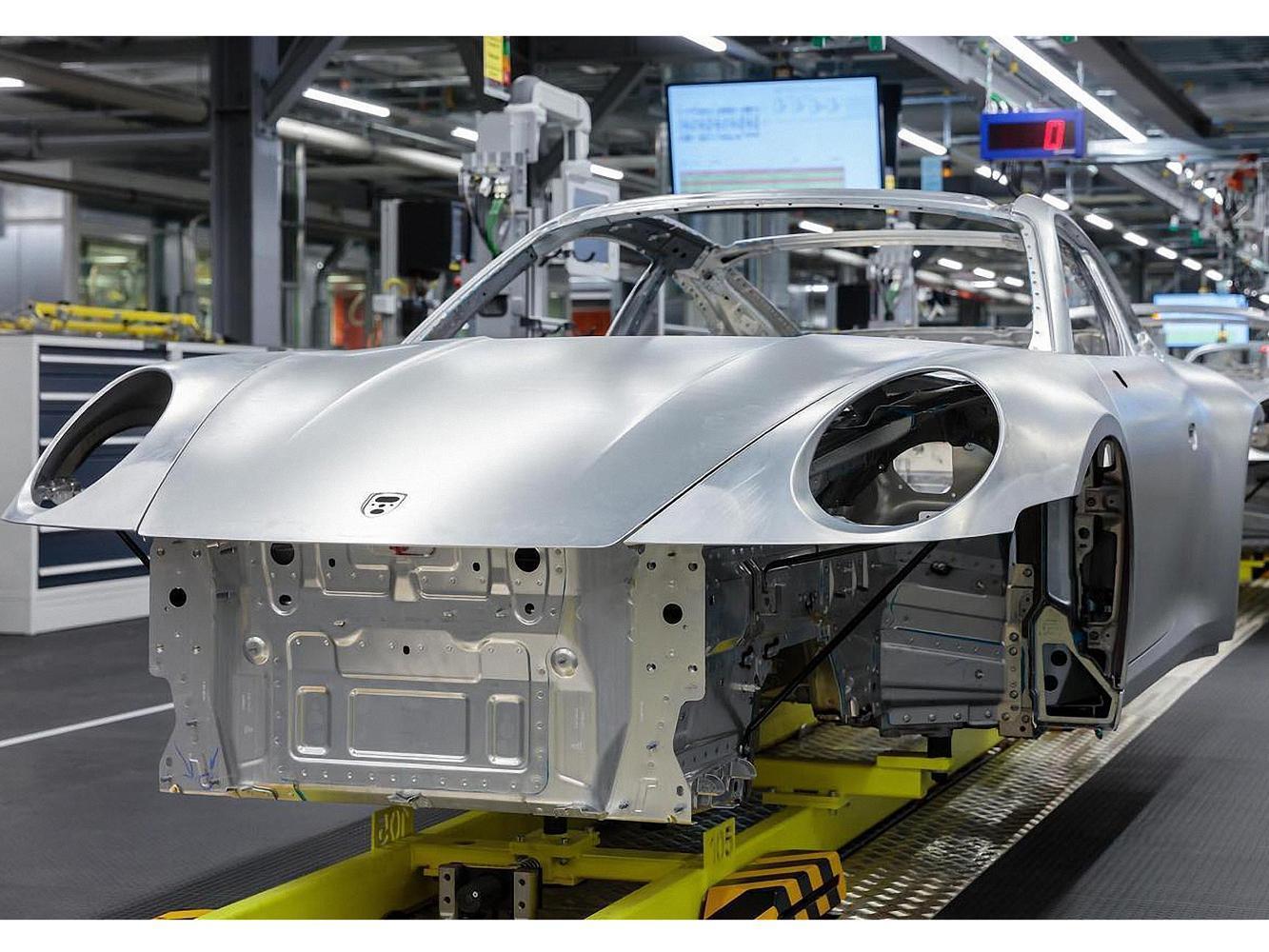 包含PORSCHE在內的眾多車廠於疫情初期曾暫停生產。