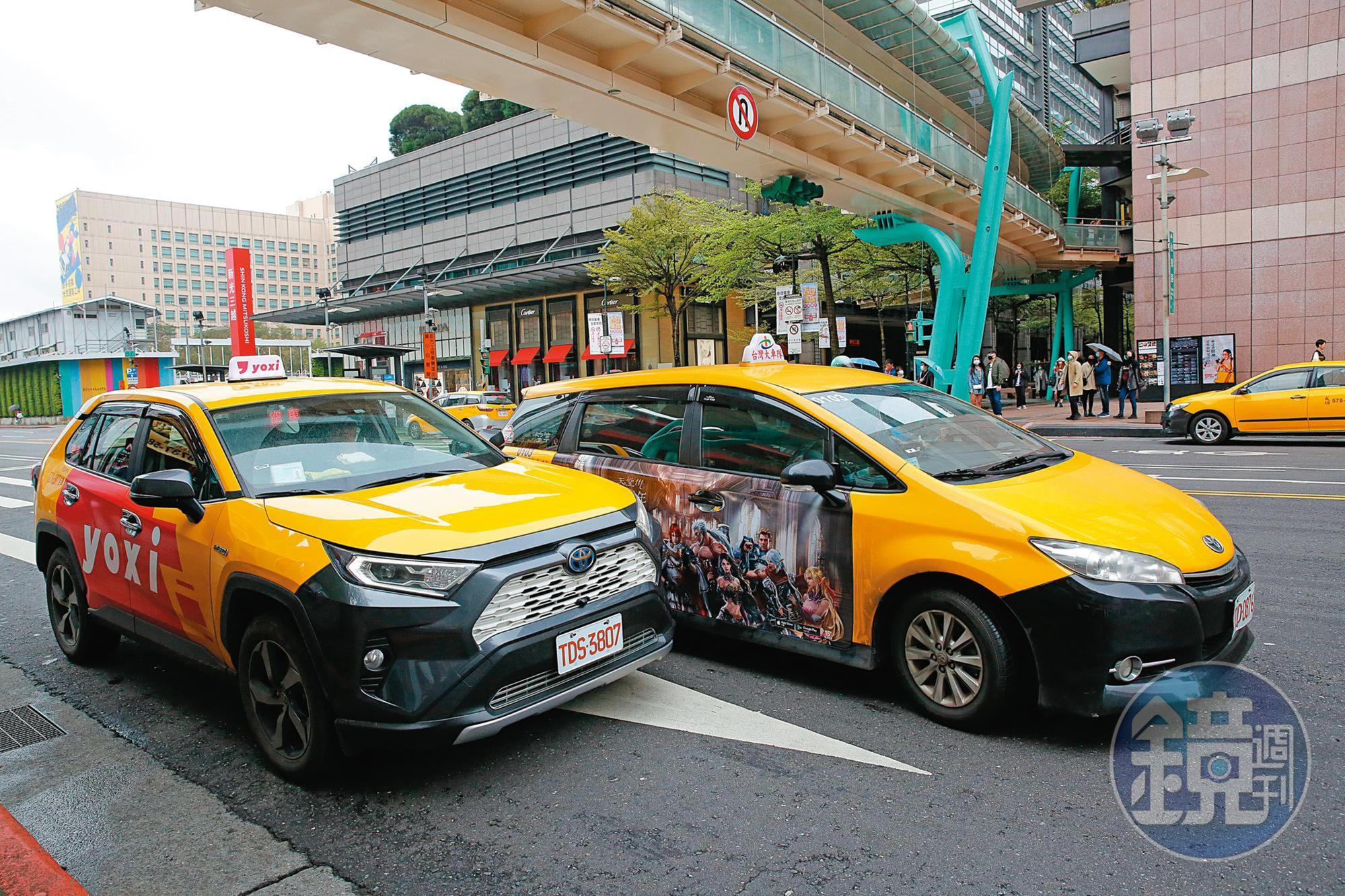 政府開放多元計程車後,小黃車隊競爭日趨白熱化,隨著和泰車加入,讓未加入車隊的小黃司機變得炙手可熱。