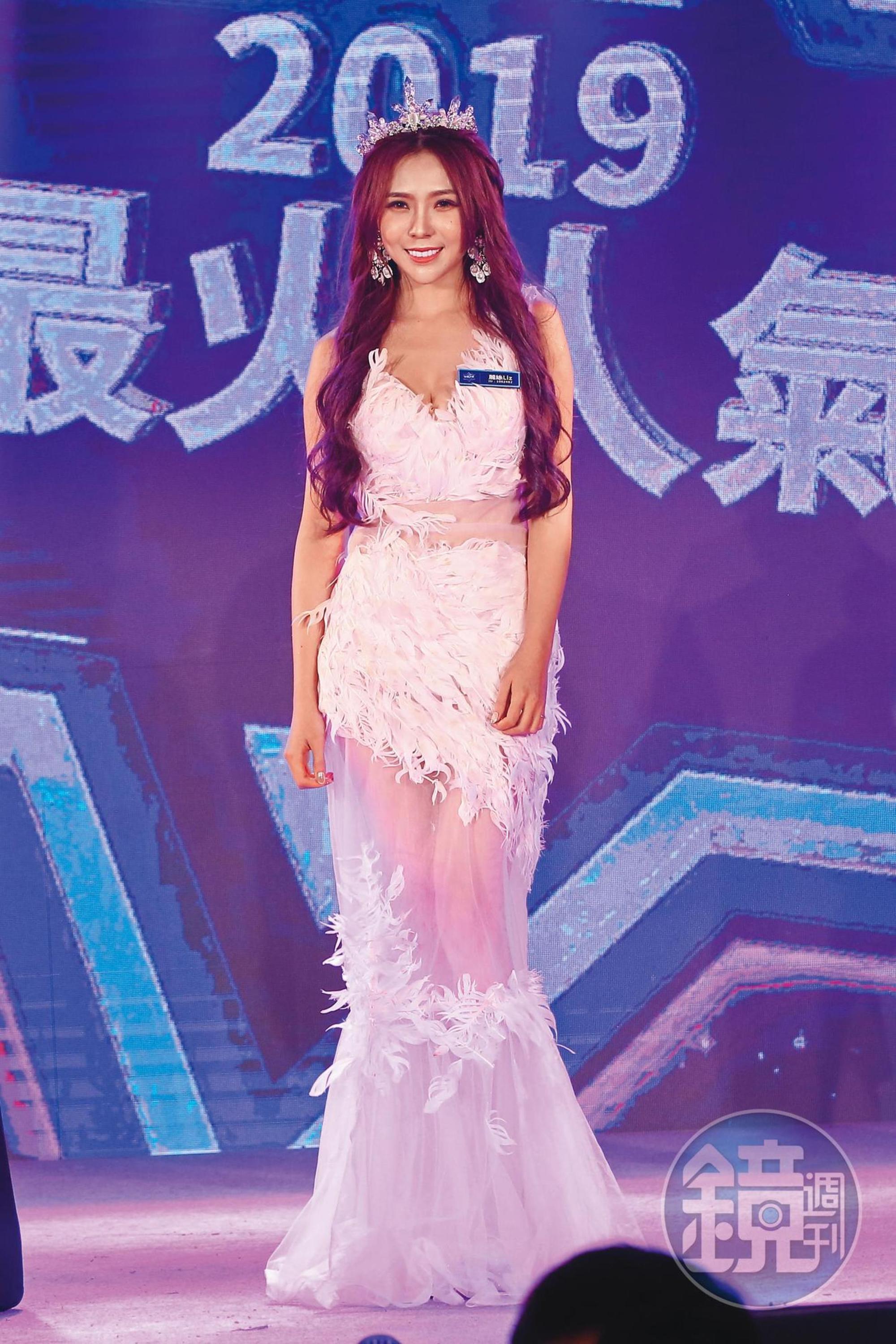超人氣直播主麗絲,獲得粉絲瘋狂支持,成功奪下2019年度最火人氣王。