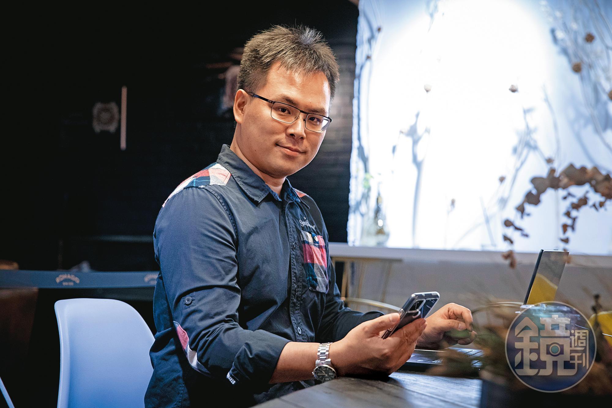站務總監張哲宣擔任站長十多年,也擔任過兄弟象板板主,如今催生Ptt的官方手機版APP。