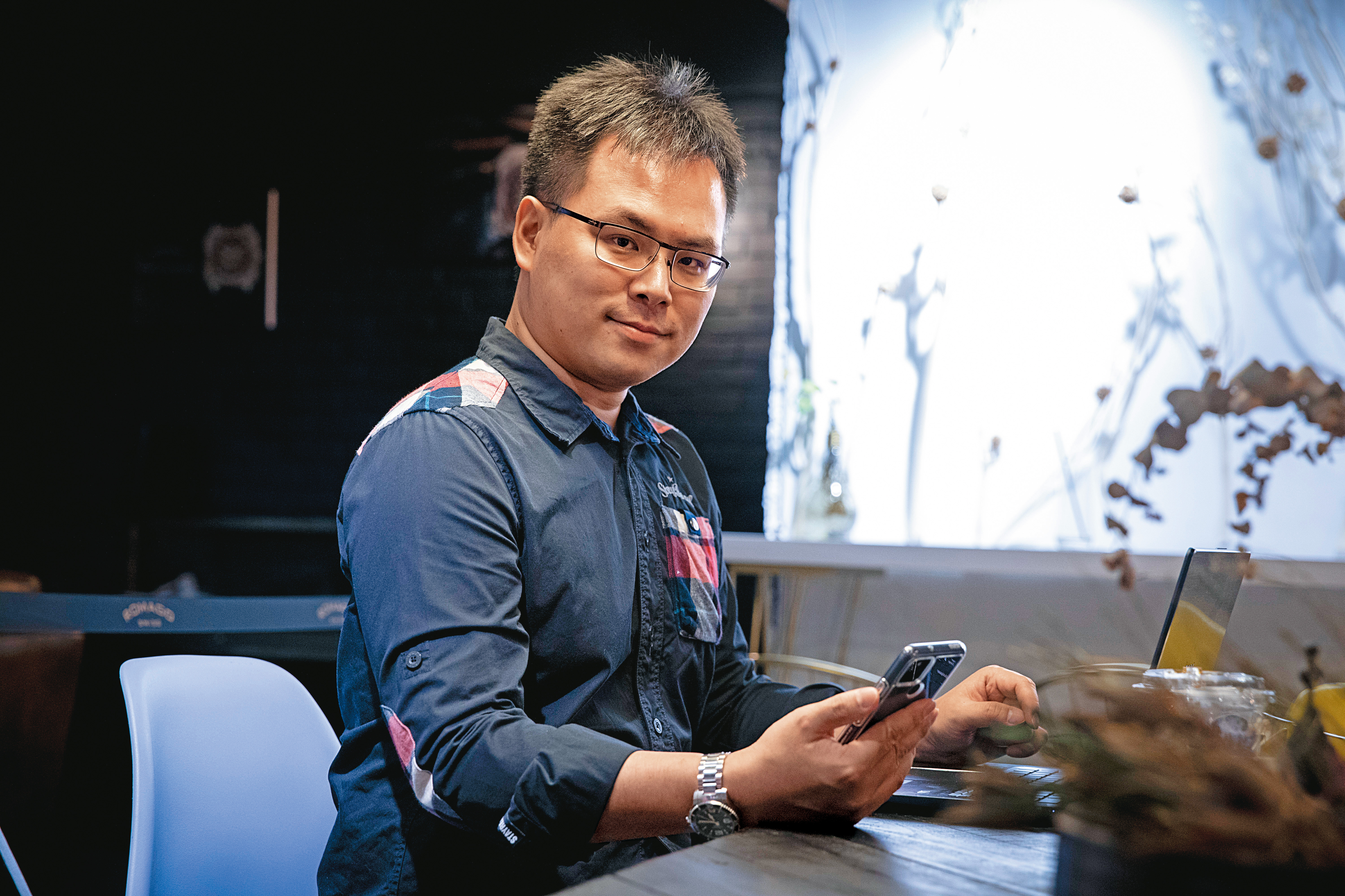站務總監張哲宣擔任站長十多年,也擔任過兄弟象板板主,如今催生Ptt的官方手機版APP。