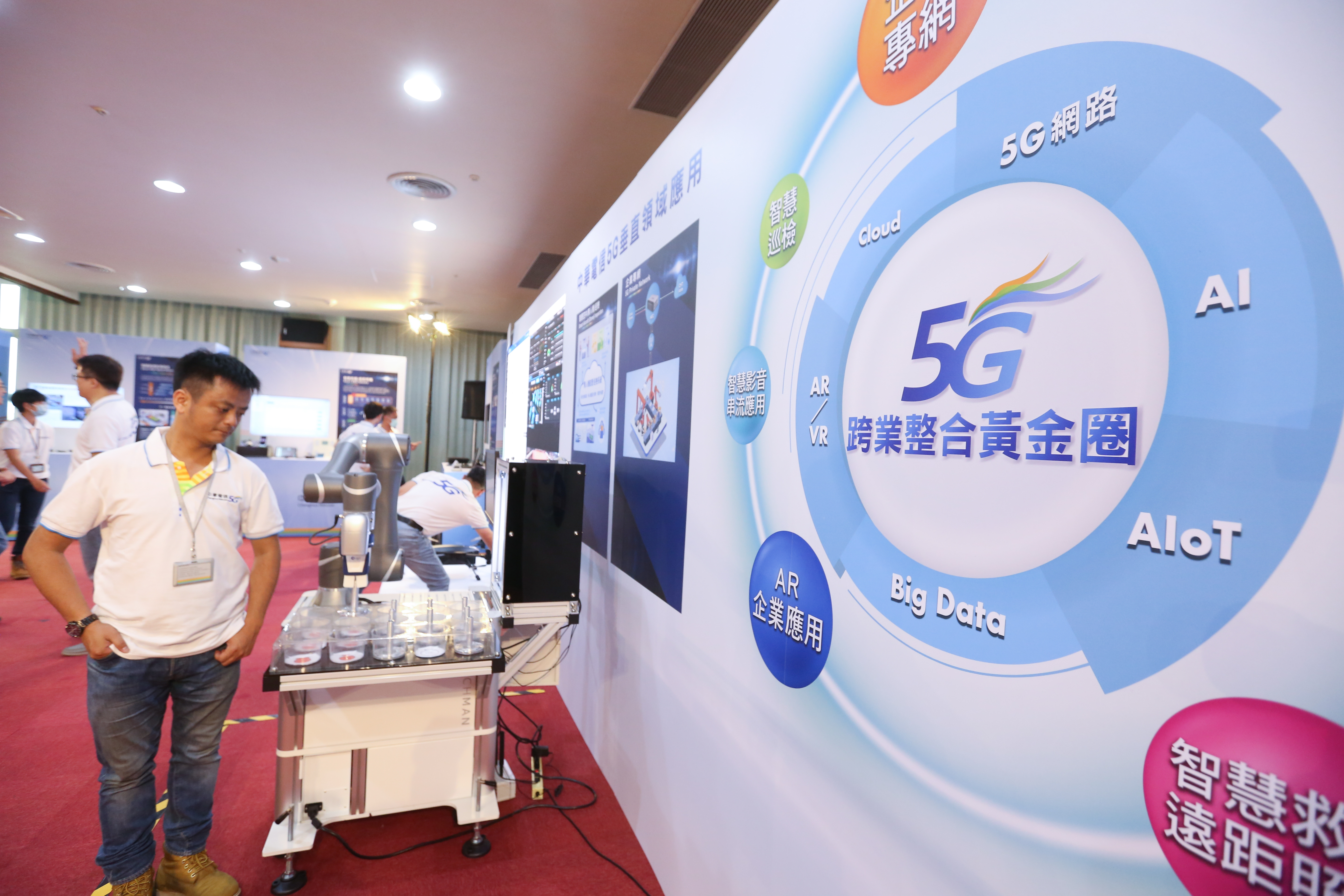 隨著5G、物聯網的發展，系統整合商既有客戶轉型需求大增，短期較具發展優勢。