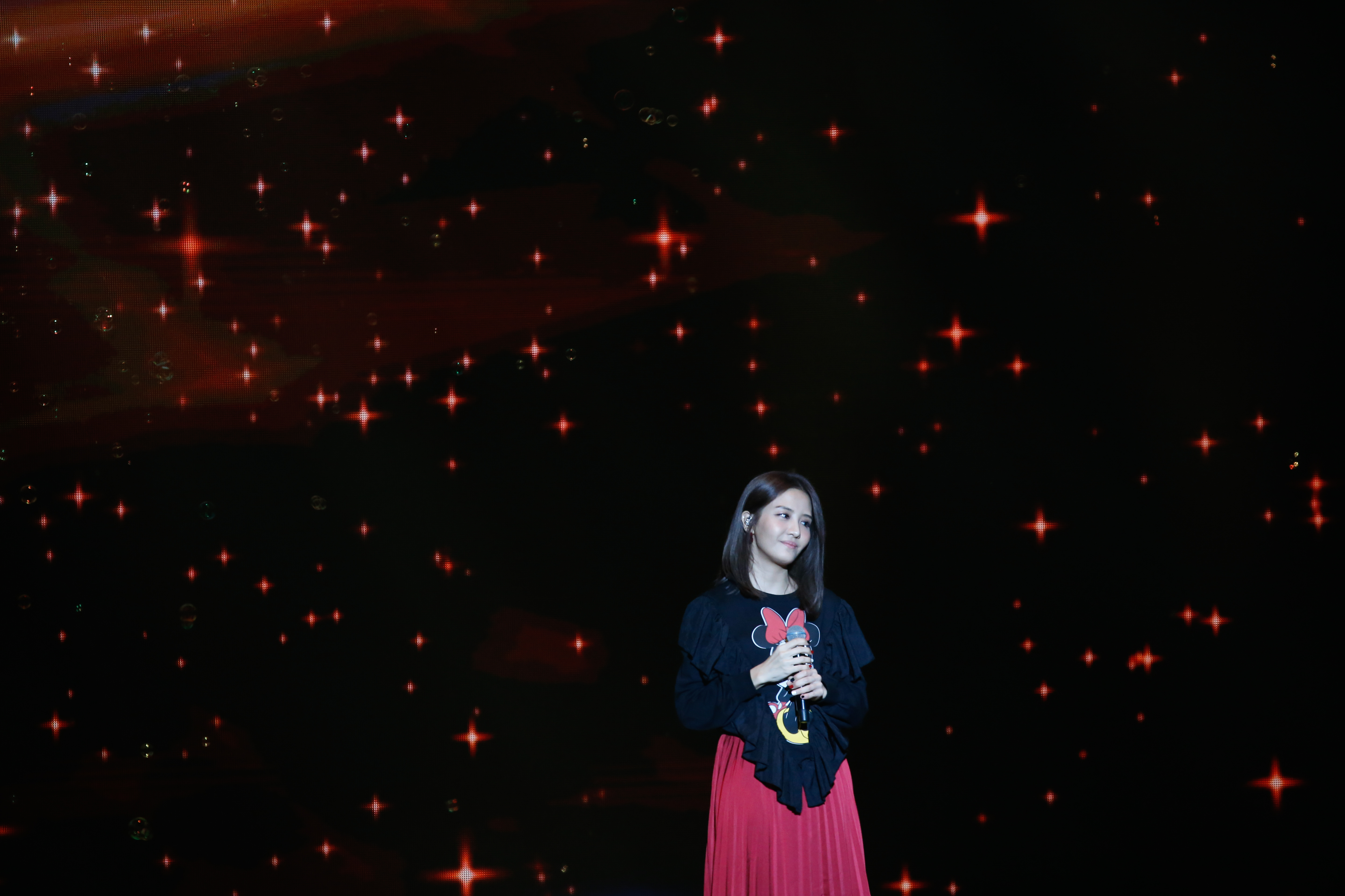 李宣榕穿「米妮」戰袍上新北耶誕歡樂城舞台，首唱新歌〈好好〉。