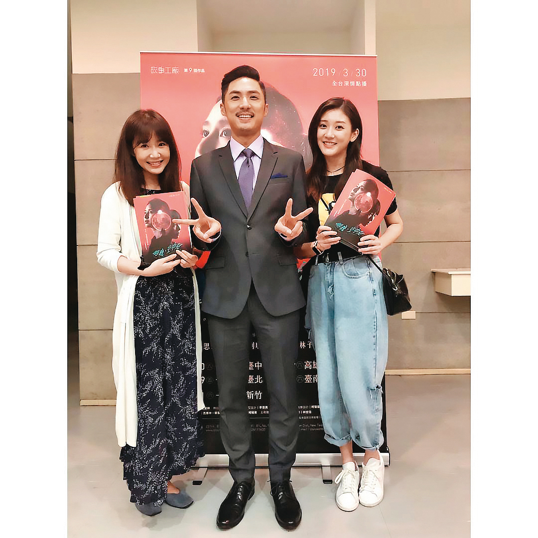 李佳豫（左）跟李運慶（中）曾交往5年，分手後兩人如好友，李佳豫還去看他演舞台劇。右為林逸欣。