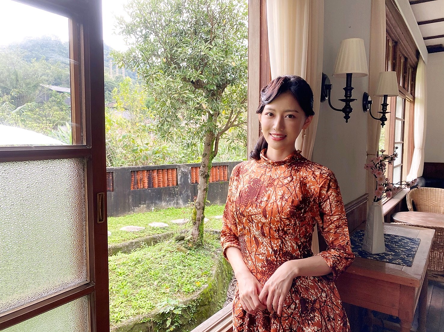 梁以辰在《廢財闖天關》1人分飾3角，造型、性格多變，讓她大呼過癮。（三立提供）