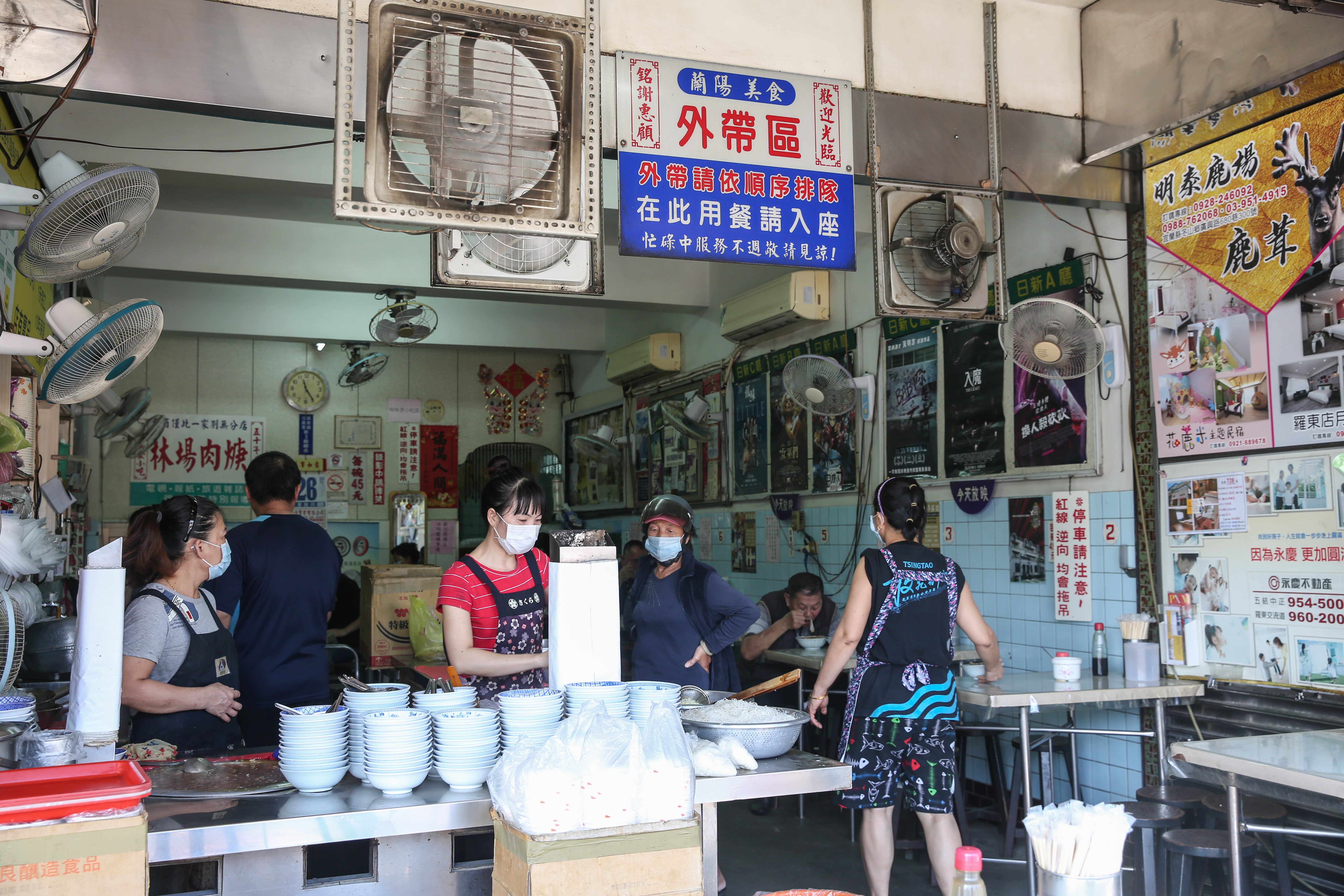 林場肉羹是在地著名老店，每逢假日亦是大排長龍。